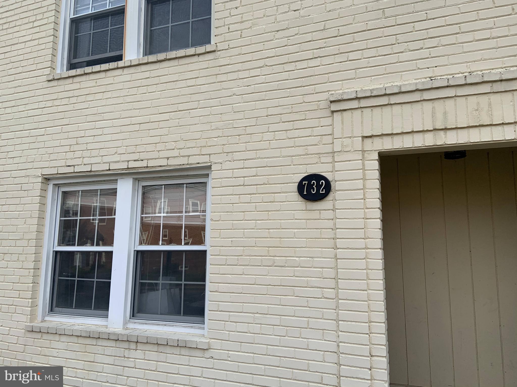 732 OAKLAND STREET N