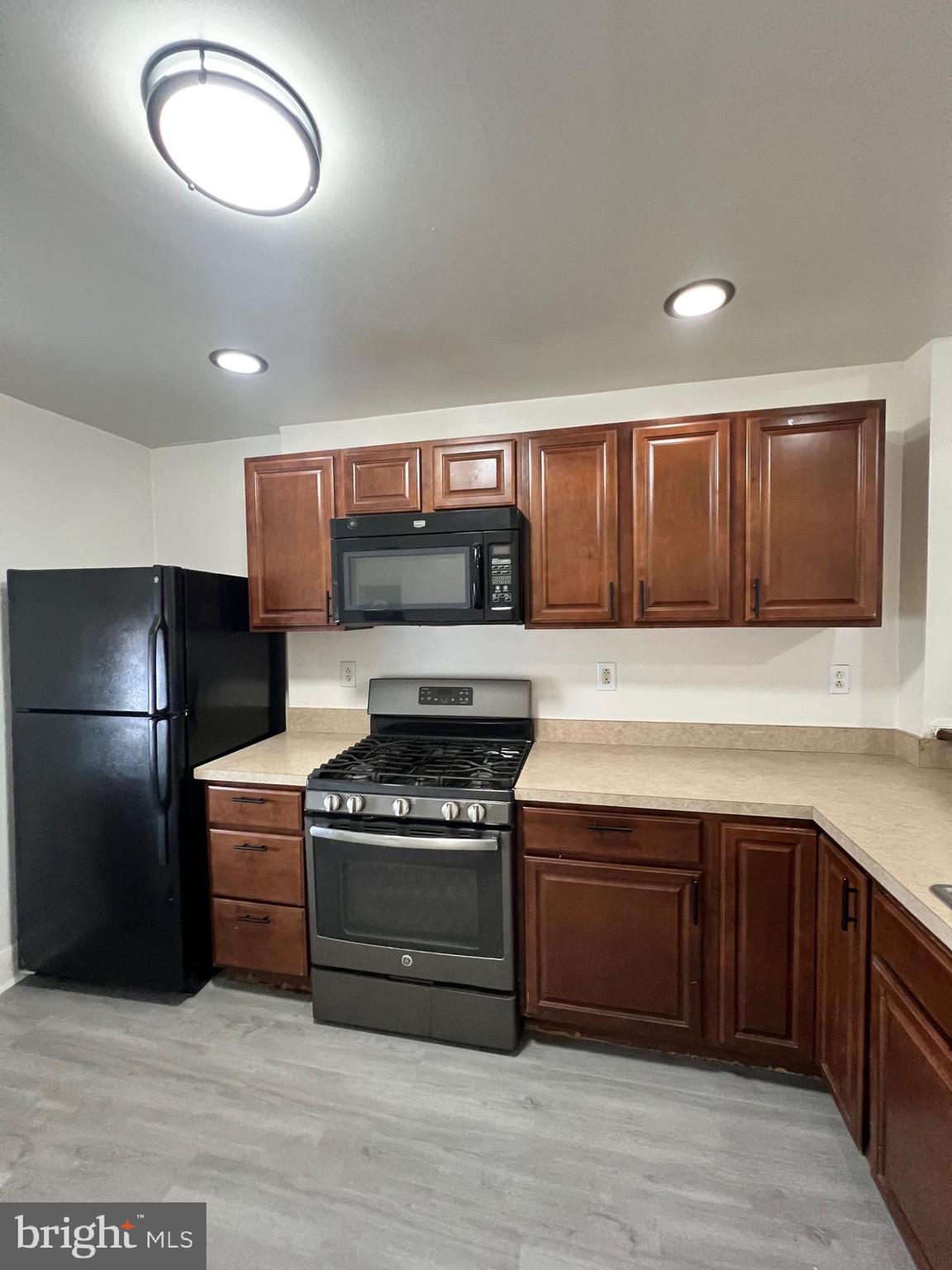 EASTWOOD - Residential Lease