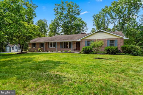 5 LAURIANN COURT PARKTON MD 21120