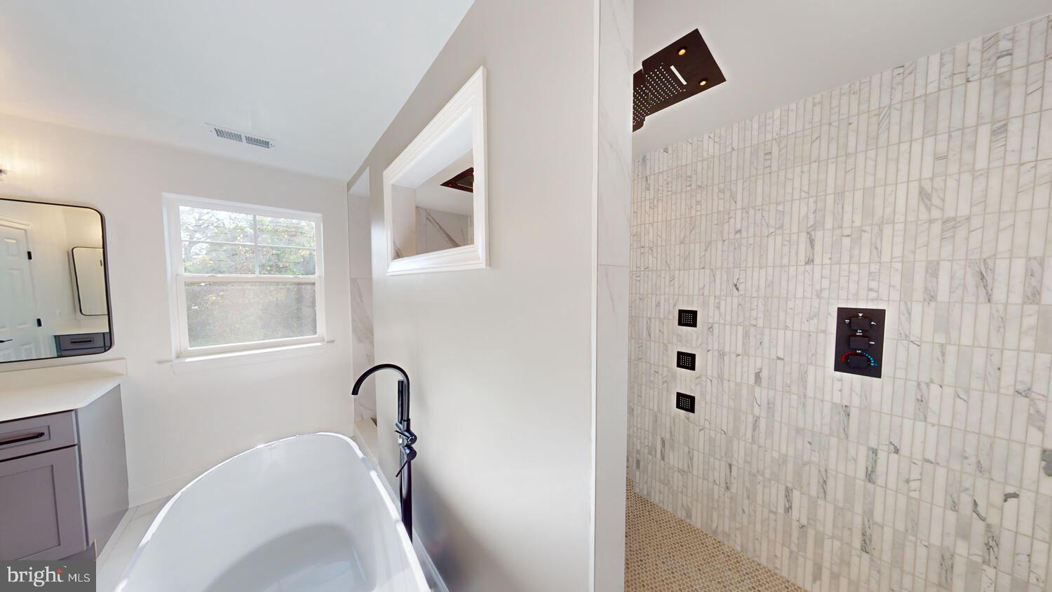 IDLEWILDE ON THE BAY - Residential