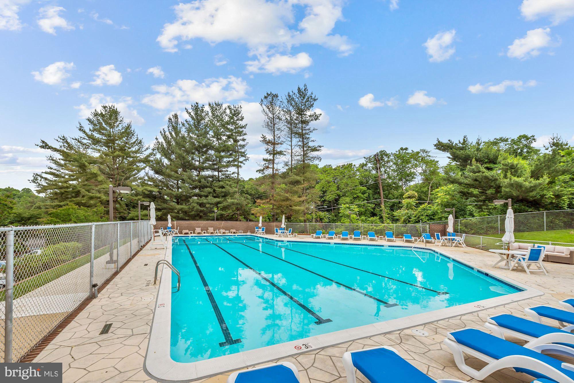 ENCORE OF MCLEAN - Residential