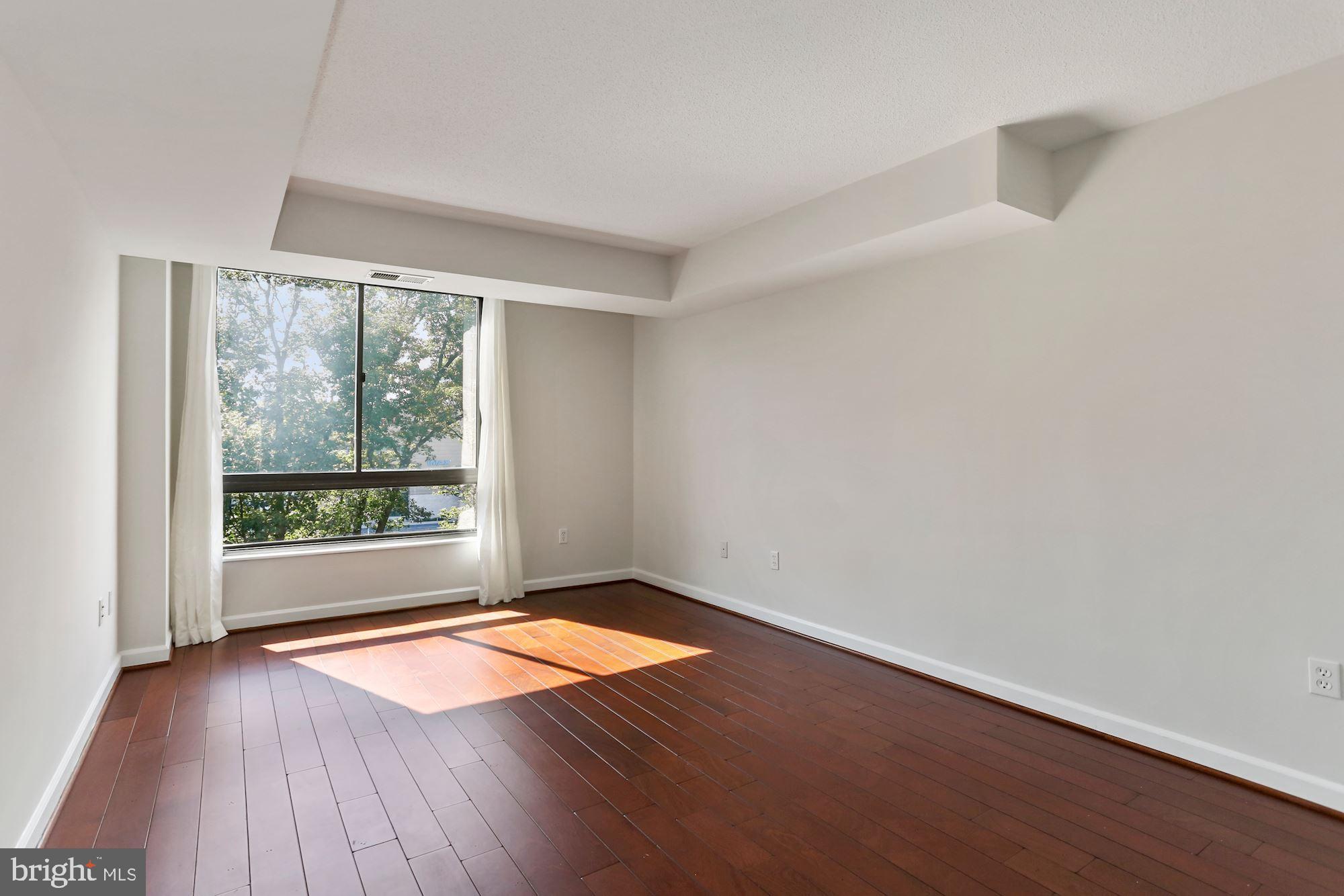 ENCORE OF MCLEAN - Residential