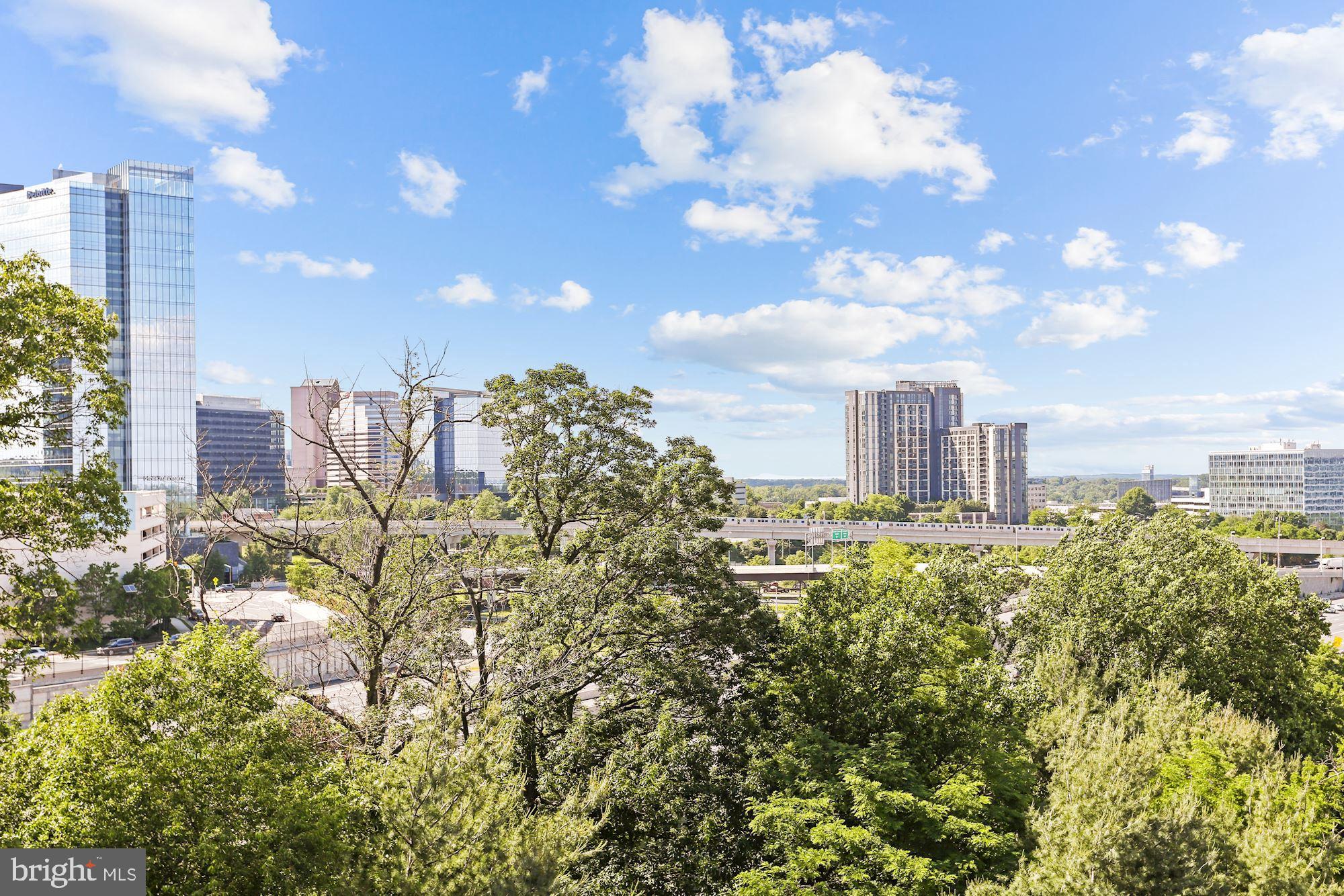 ENCORE OF MCLEAN - Residential