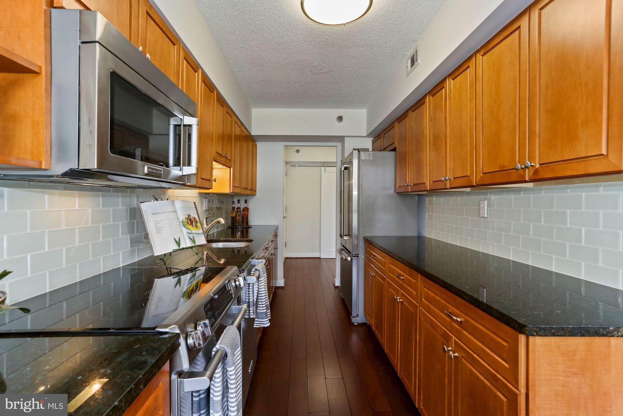 ENCORE OF MCLEAN - Residential