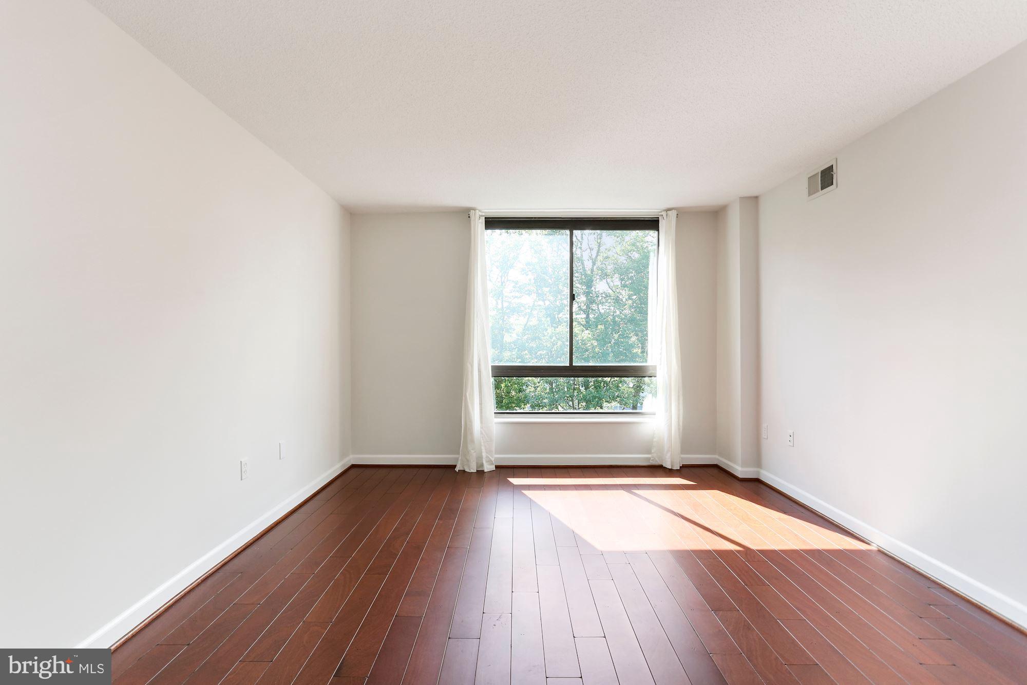 ENCORE OF MCLEAN - Residential