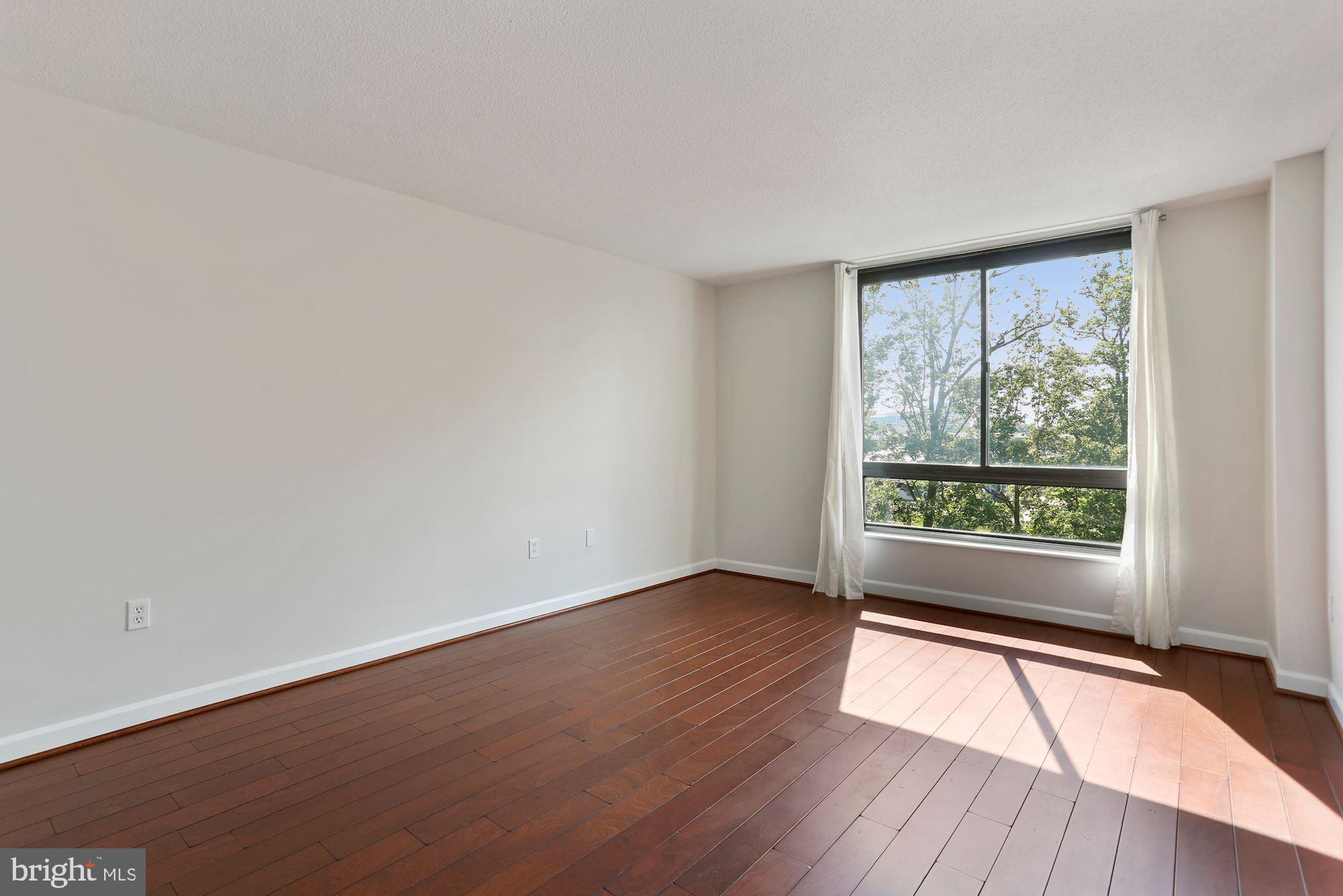 ENCORE OF MCLEAN - Residential