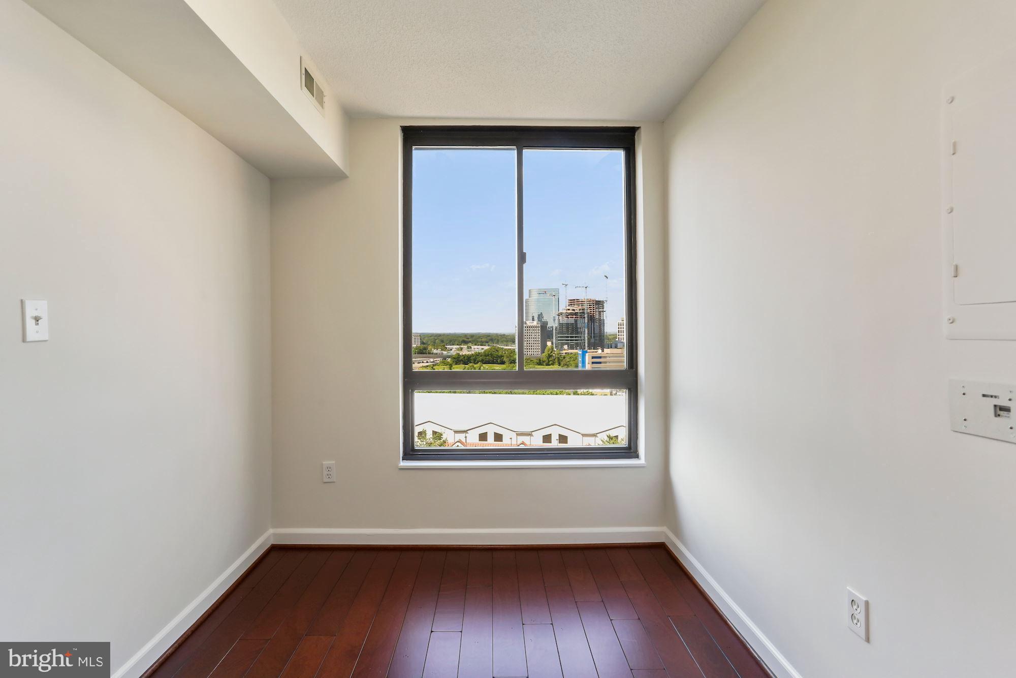 ENCORE OF MCLEAN - Residential