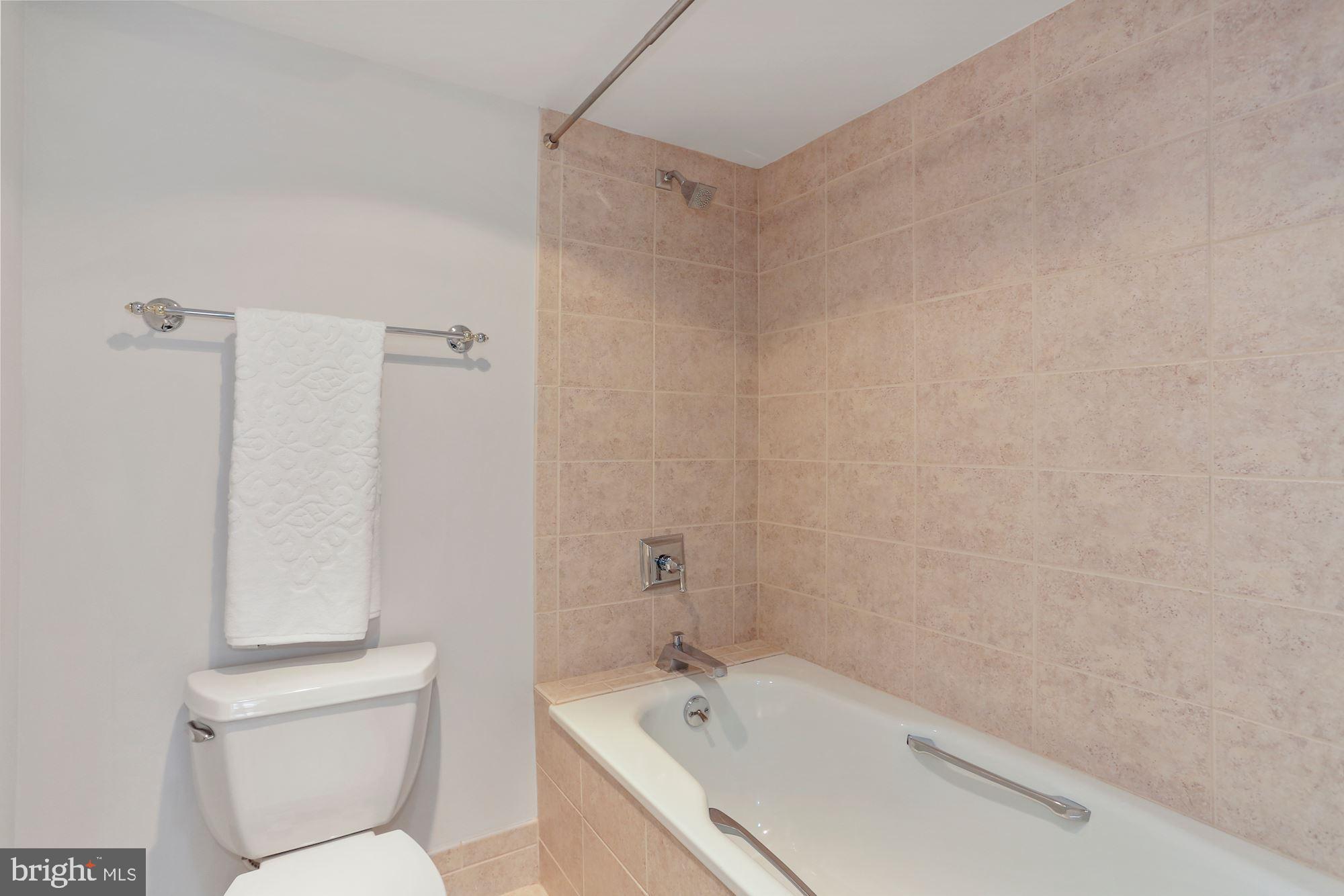 ENCORE OF MCLEAN - Residential