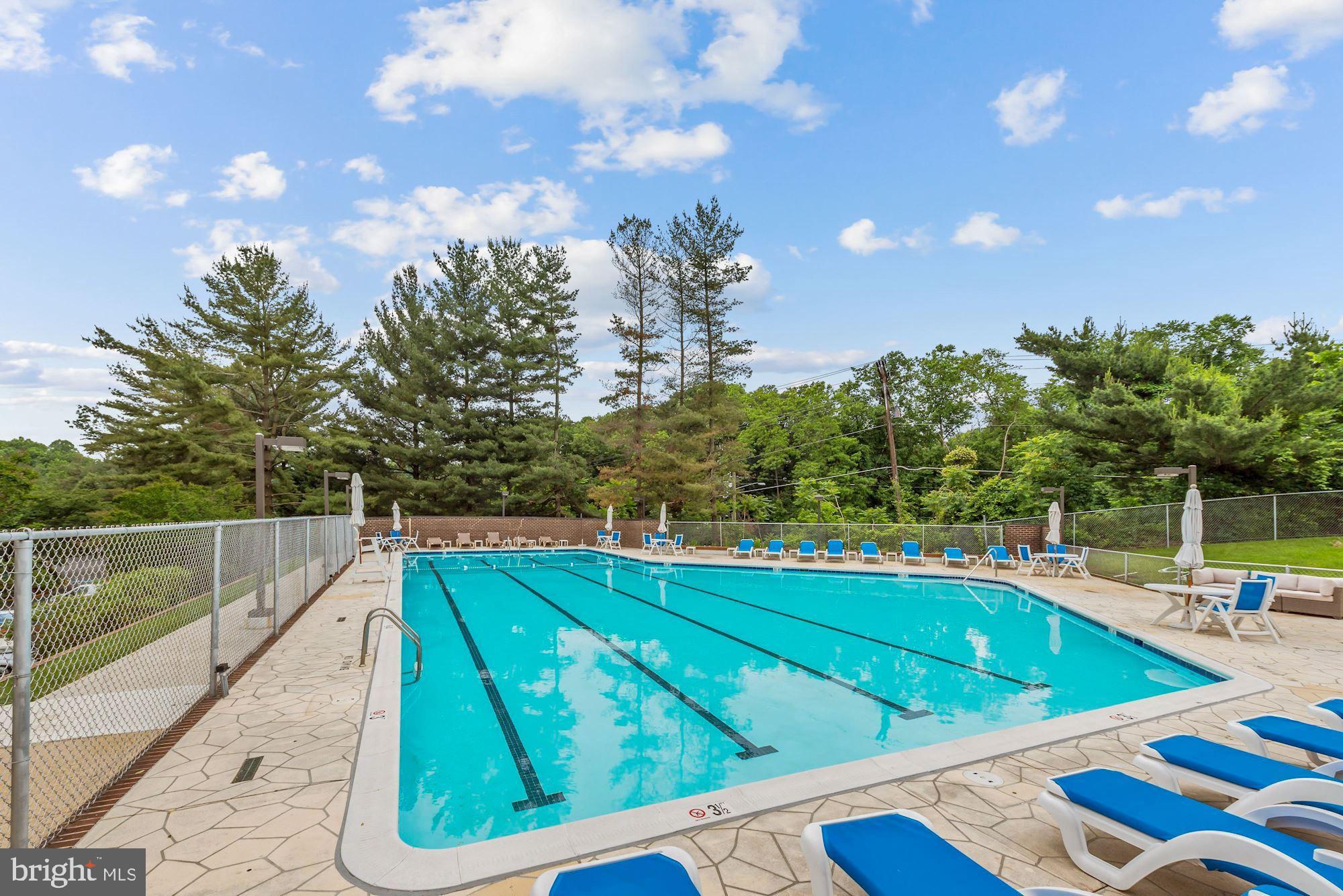 ENCORE OF MCLEAN - Residential