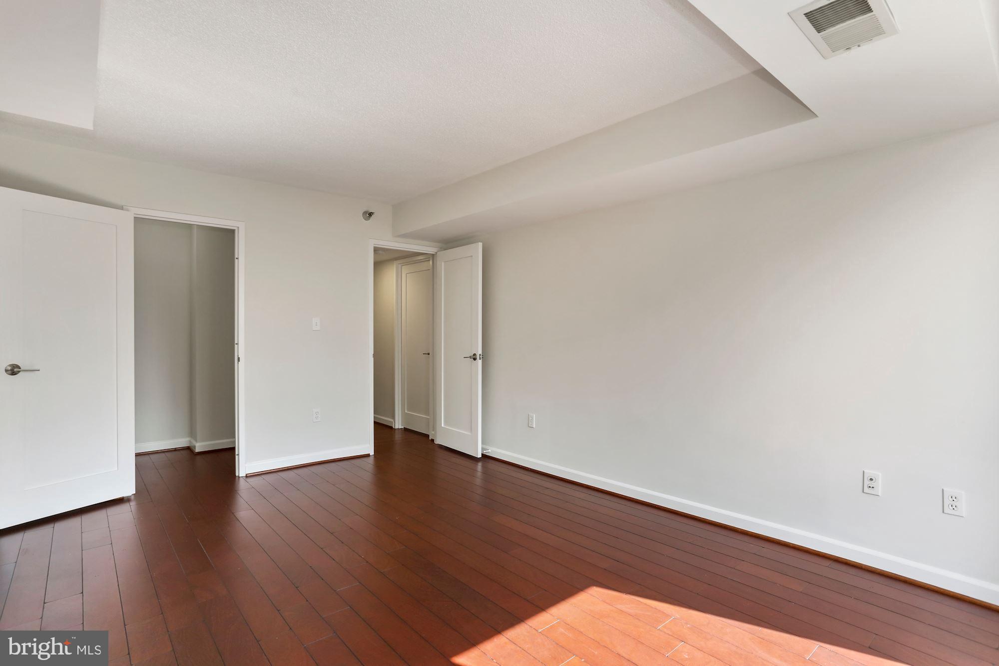 ENCORE OF MCLEAN - Residential