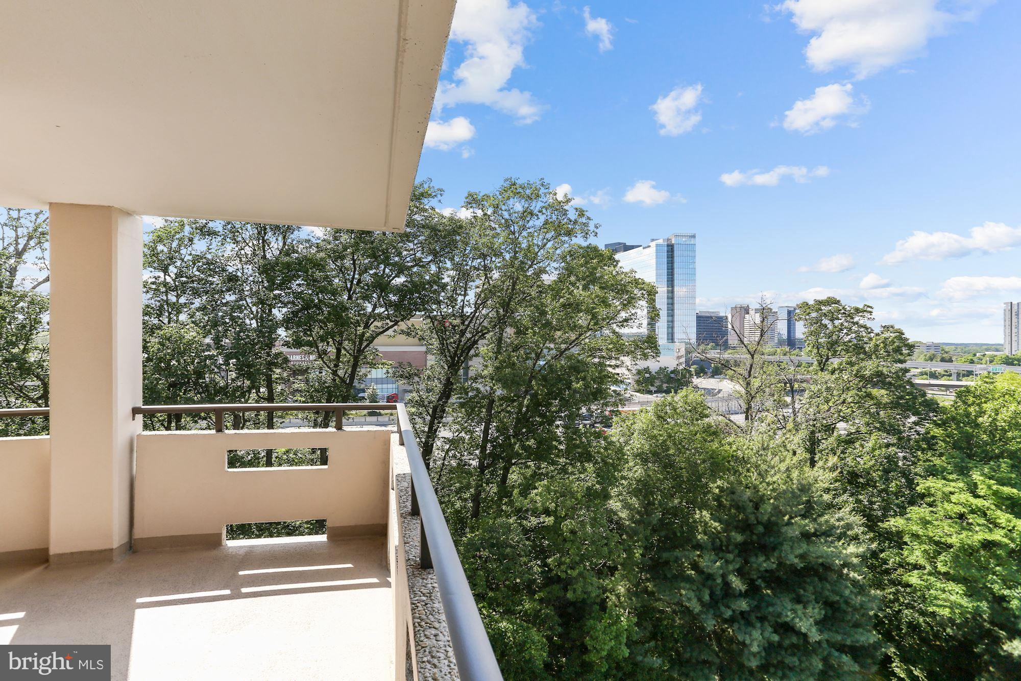 ENCORE OF MCLEAN - Residential