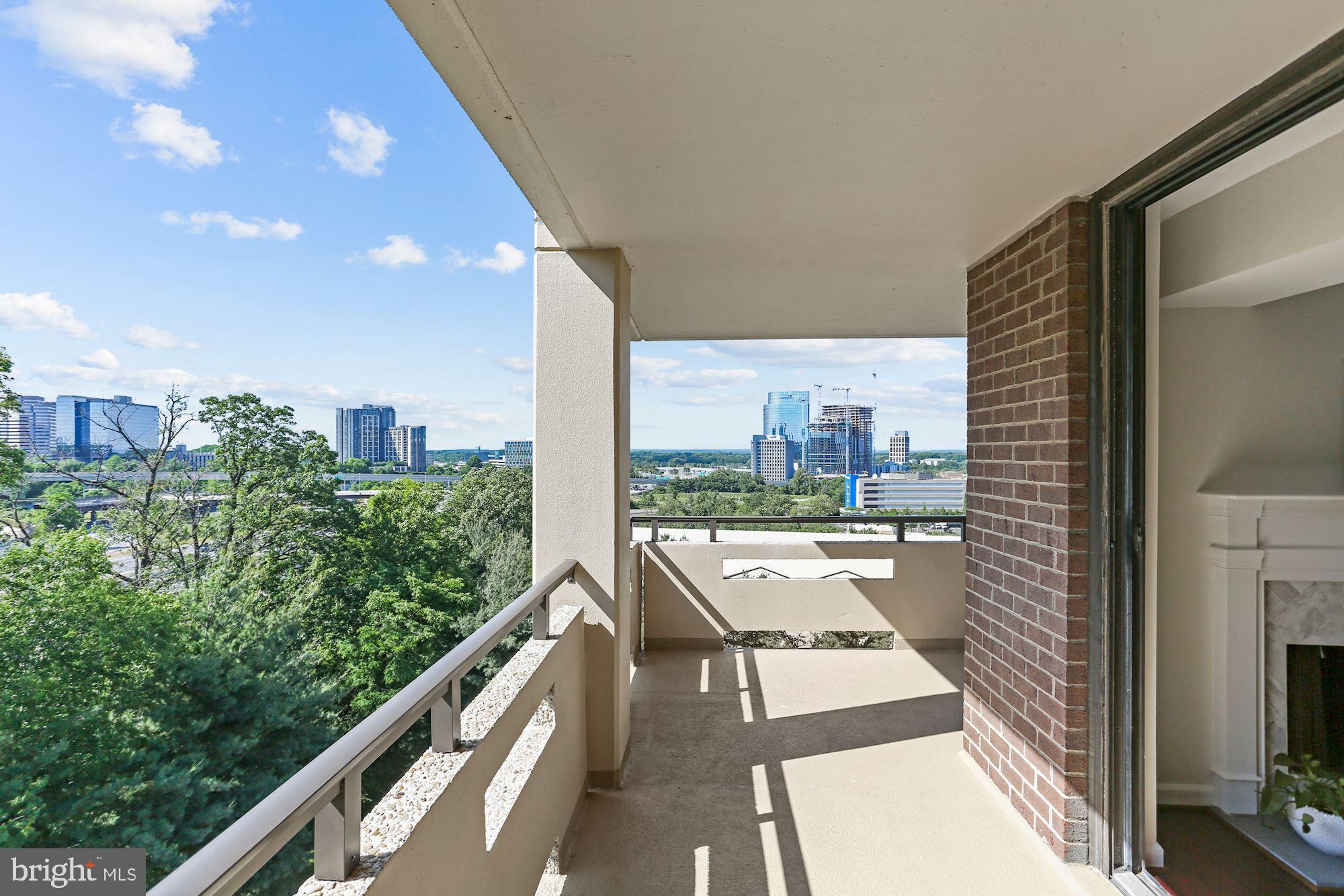 ENCORE OF MCLEAN - Residential