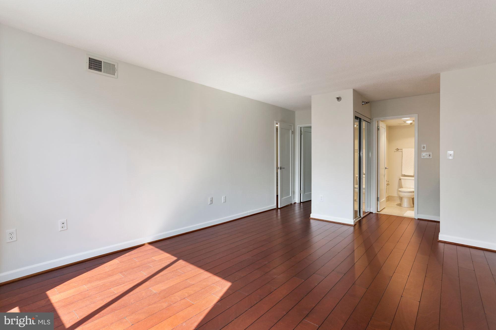 ENCORE OF MCLEAN - Residential