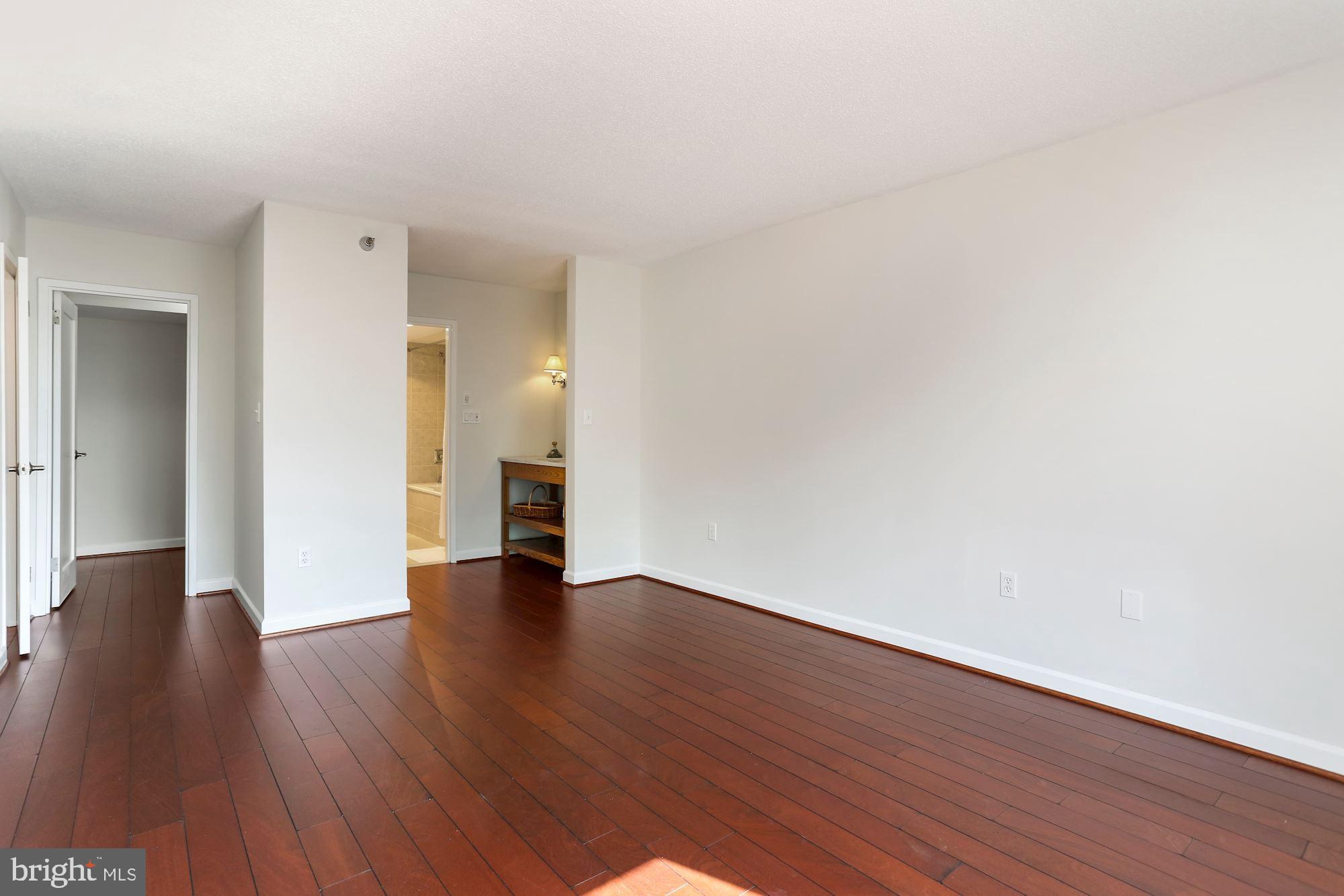 ENCORE OF MCLEAN - Residential