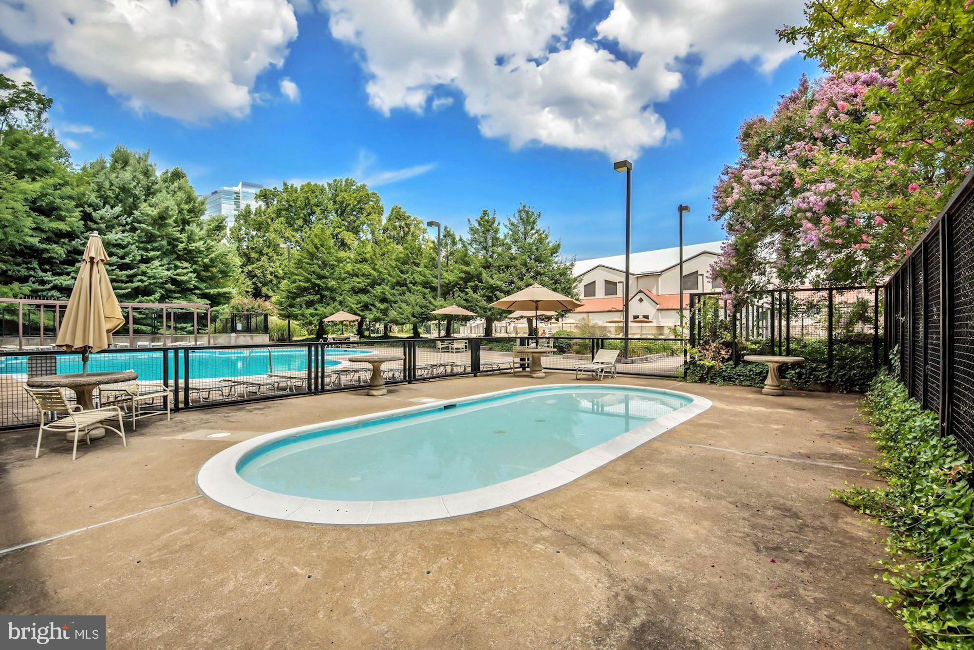 ENCORE OF MCLEAN - Residential