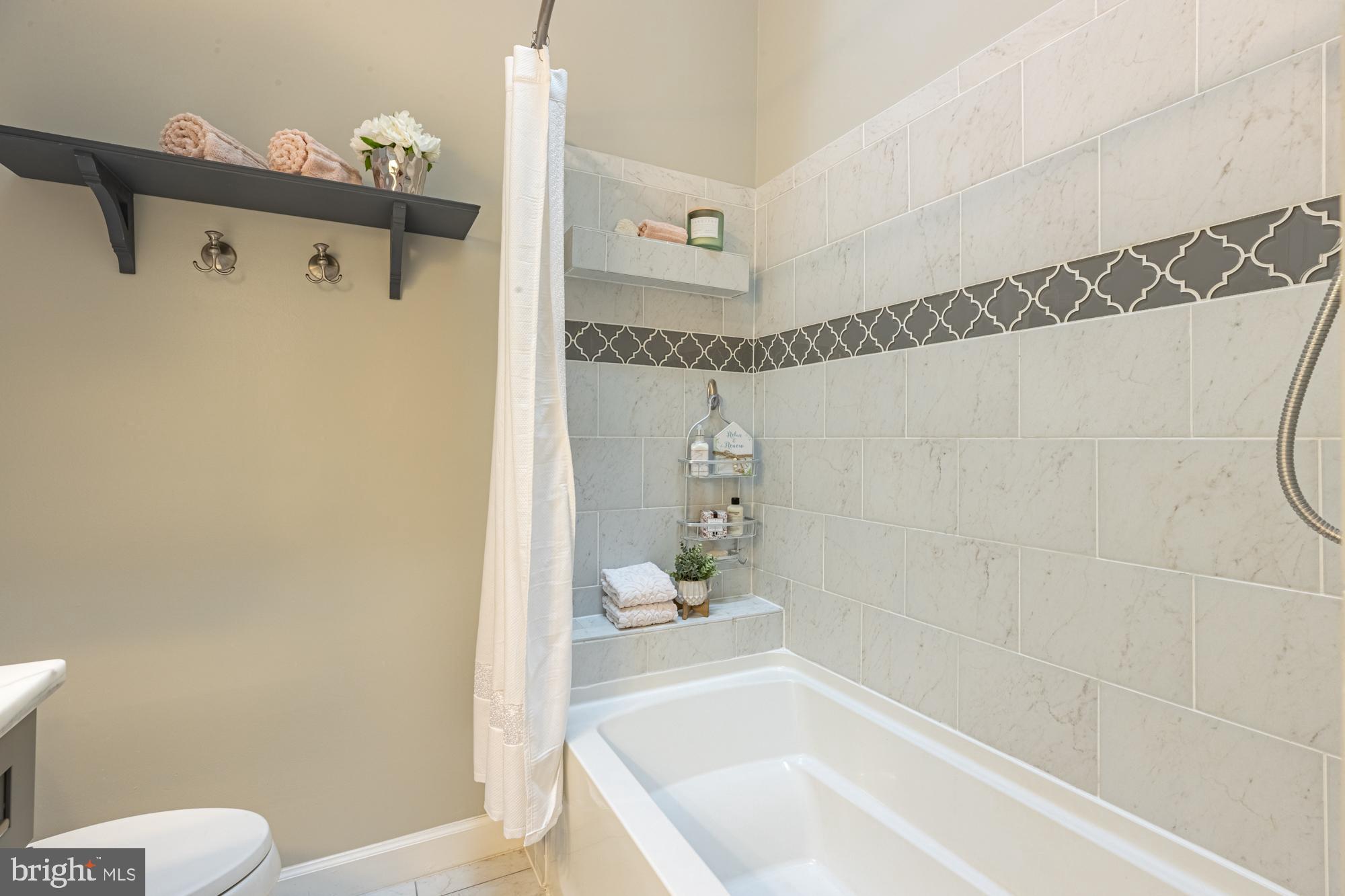 GRAYS POINTE - Residential