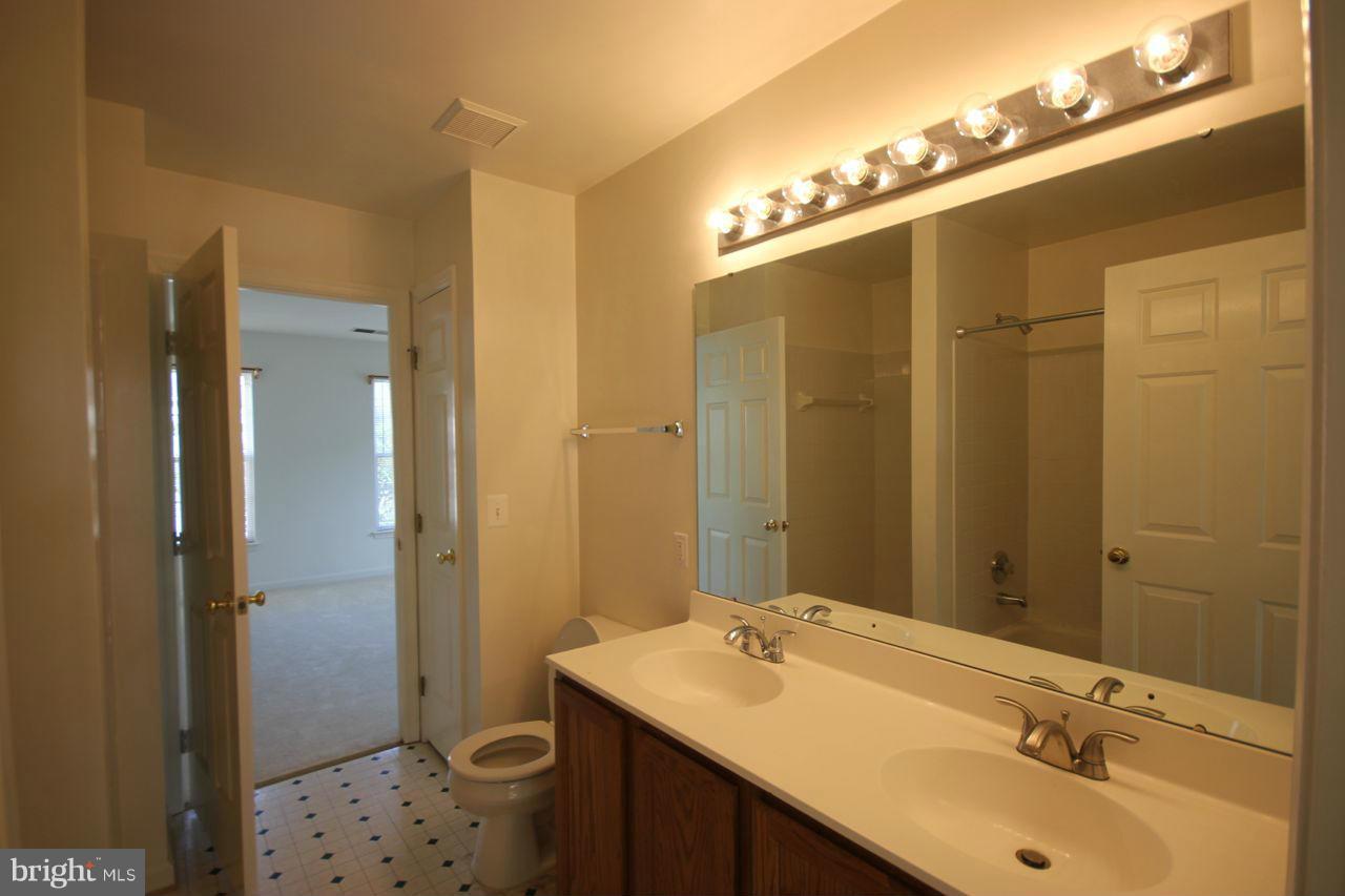 CEDAR LAKES - Residential Lease