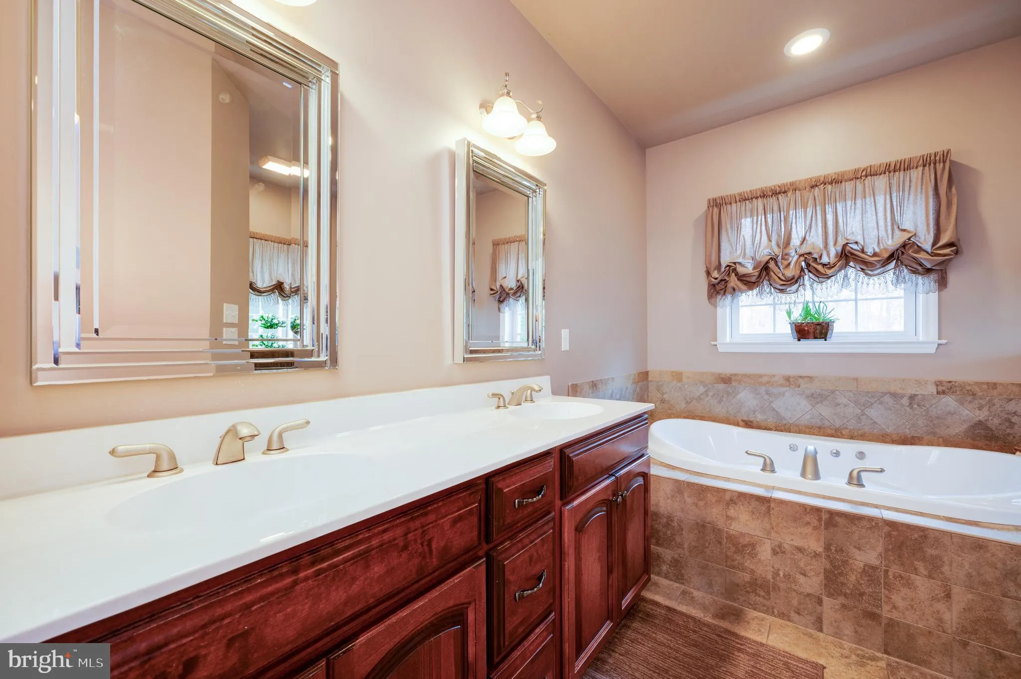 Fleetwood, Pennsylvania 19522, United States, 4 Bedrooms Bedrooms, ,4 BathroomsBathrooms,Residential,Active,245452