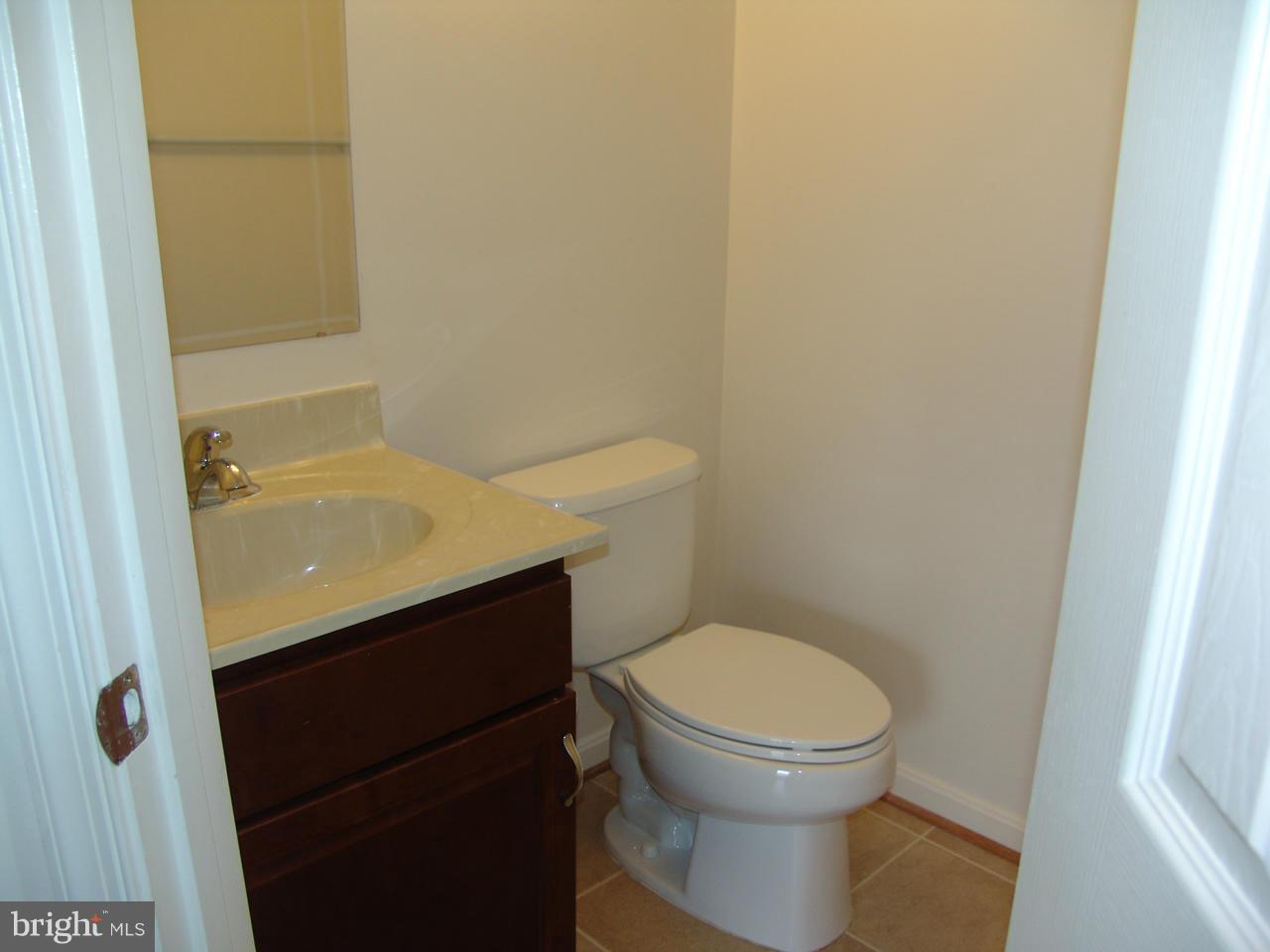 GUNSTON CORNER - Residential Lease