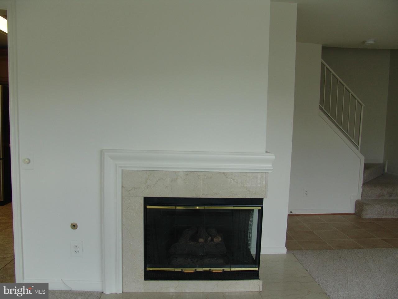 GUNSTON CORNER - Residential Lease