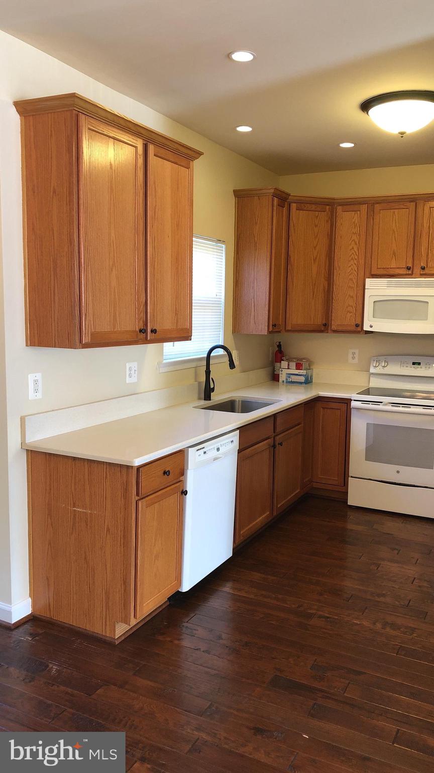 VILLAS ON WATERS EDGE - Residential Lease