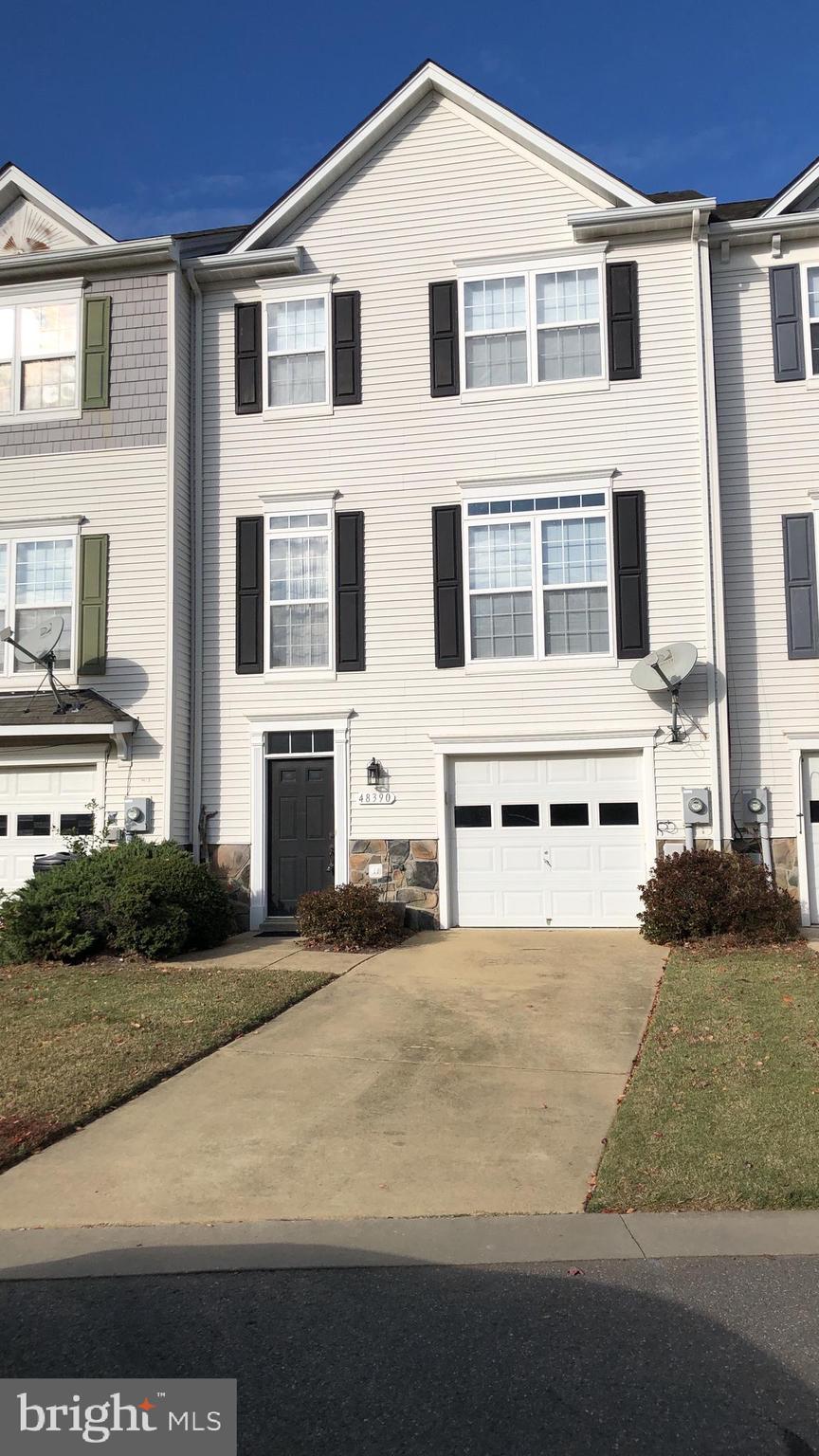 VILLAS ON WATERS EDGE - Residential Lease