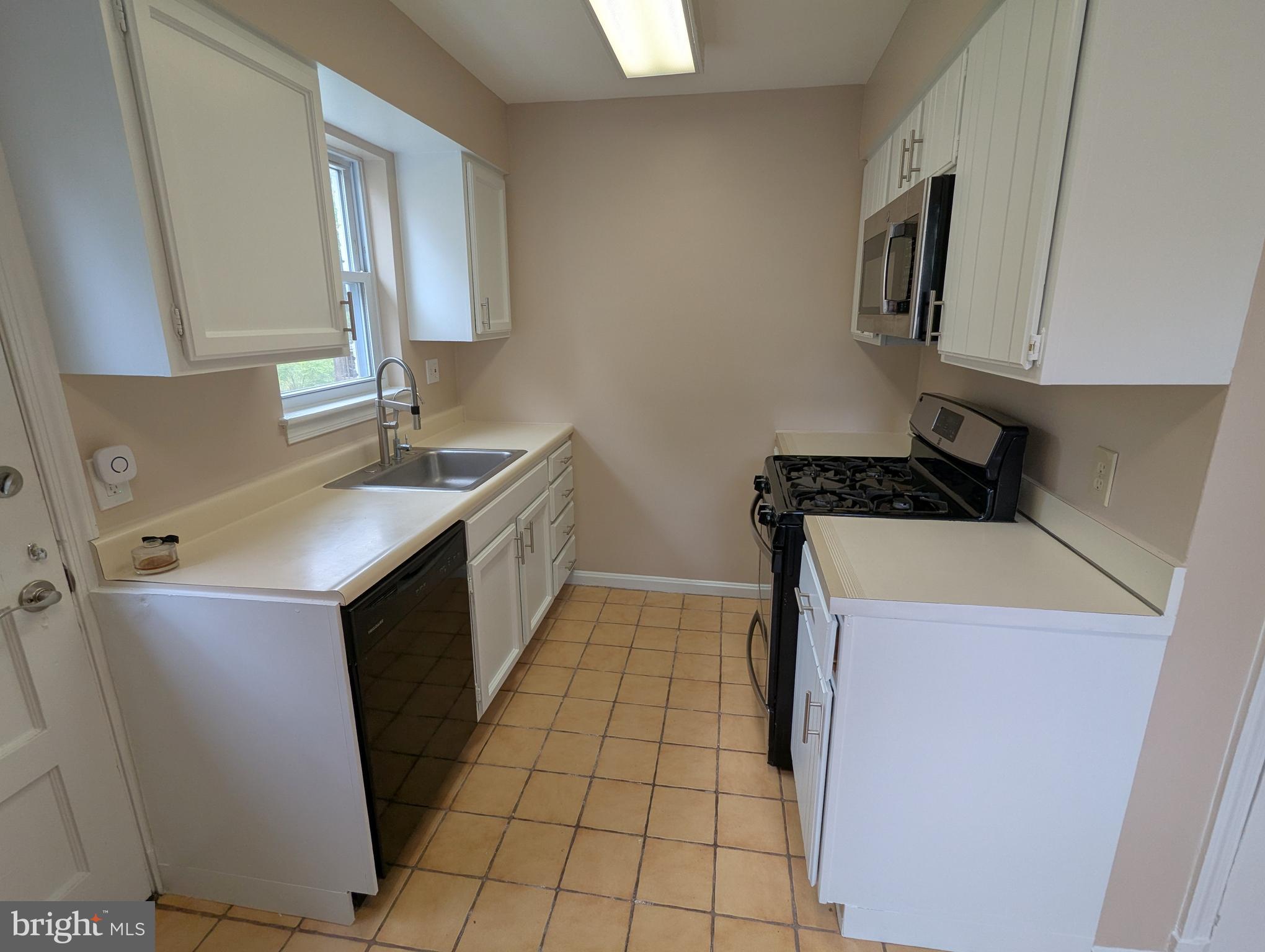 MCKENNEY HILLS - Residential Lease