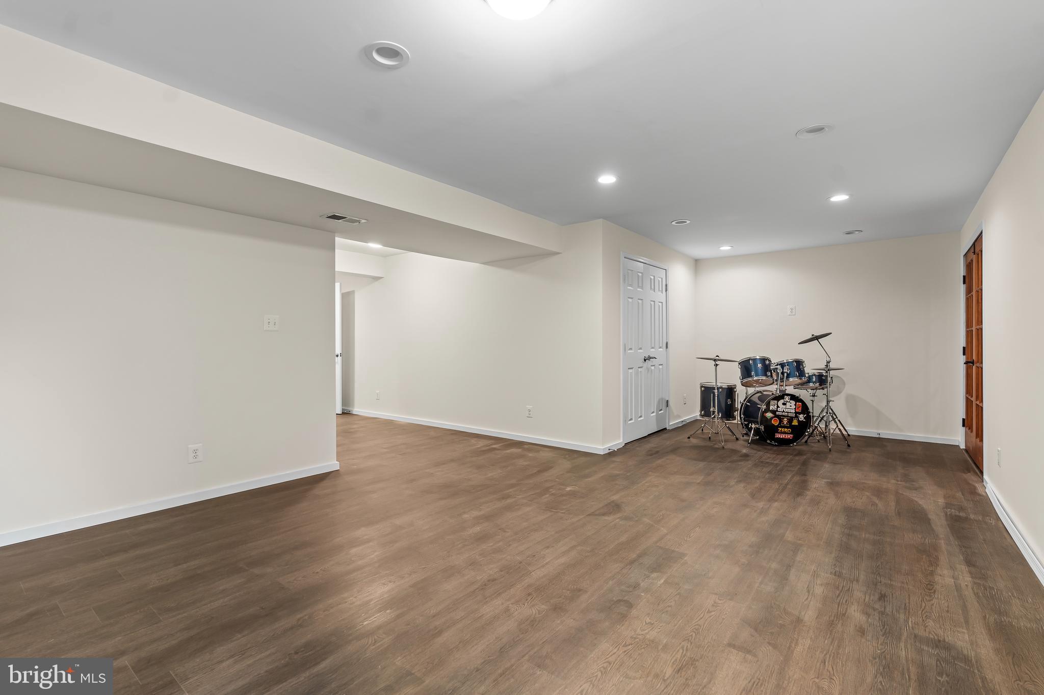 WEST FIELDS - Residential