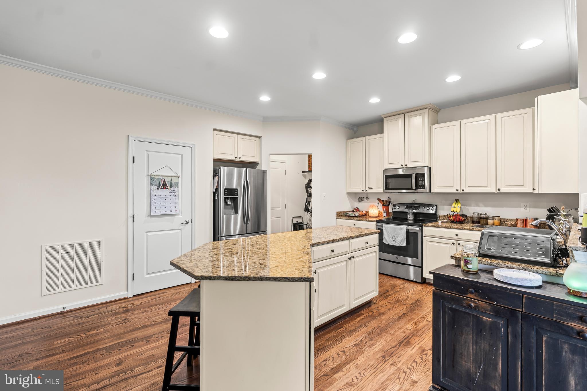 WEST FIELDS - Residential