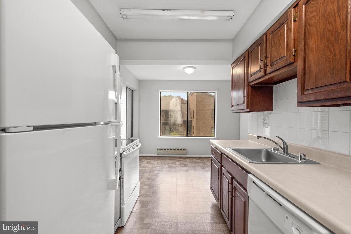 LEISURE WORLD - Residential