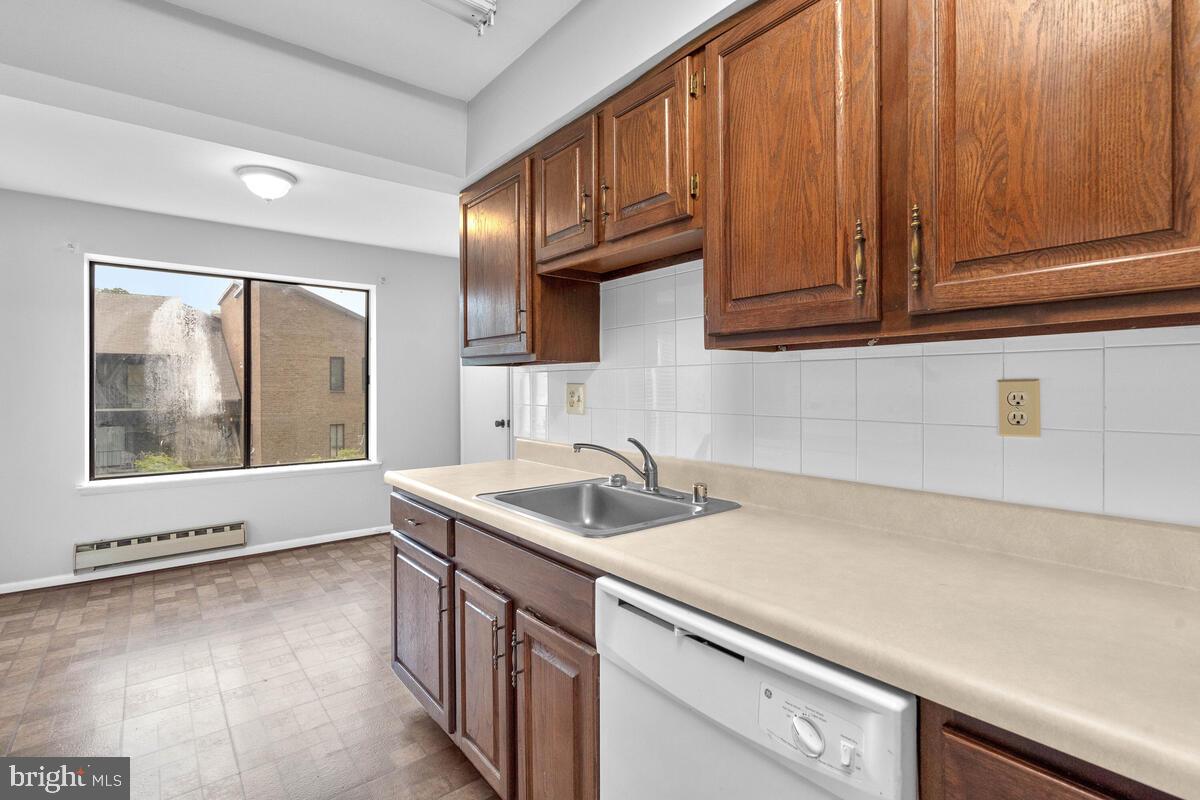 LEISURE WORLD - Residential