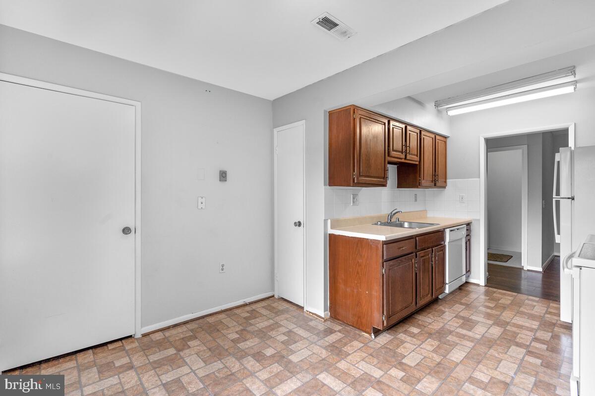 LEISURE WORLD - Residential