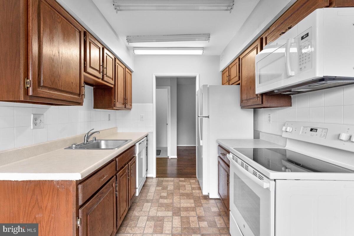 LEISURE WORLD - Residential