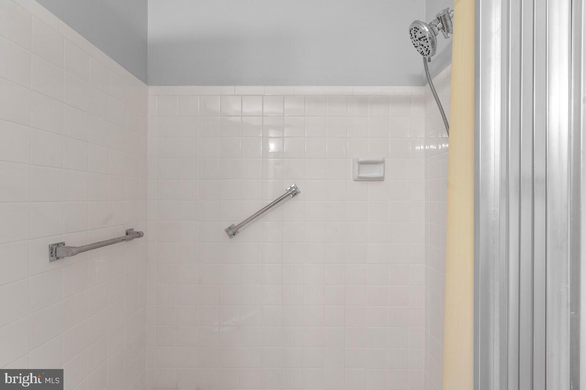 LEISURE WORLD - Residential