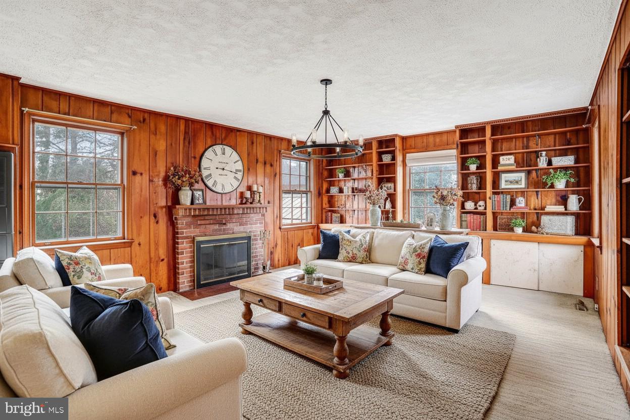 KENSINGTON ESTATES - Residential