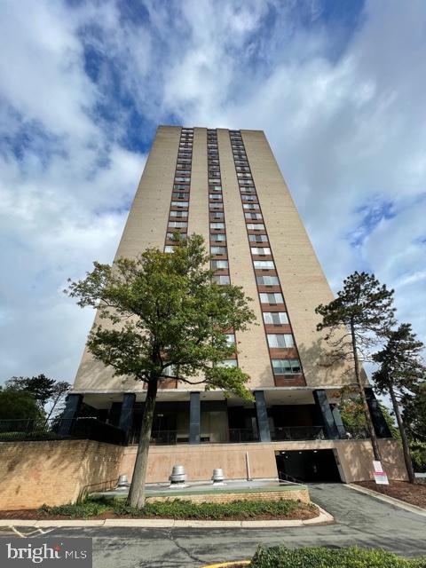 WASHINGTONIAN TOWER - Residential Lease