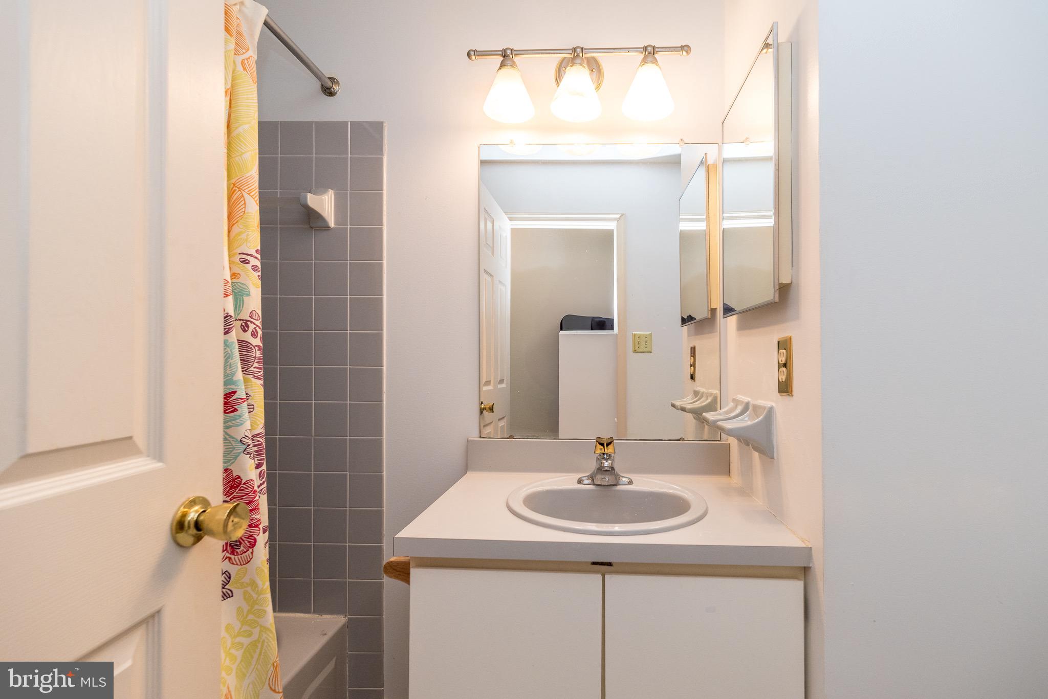 VICTORIA COURT - Residential