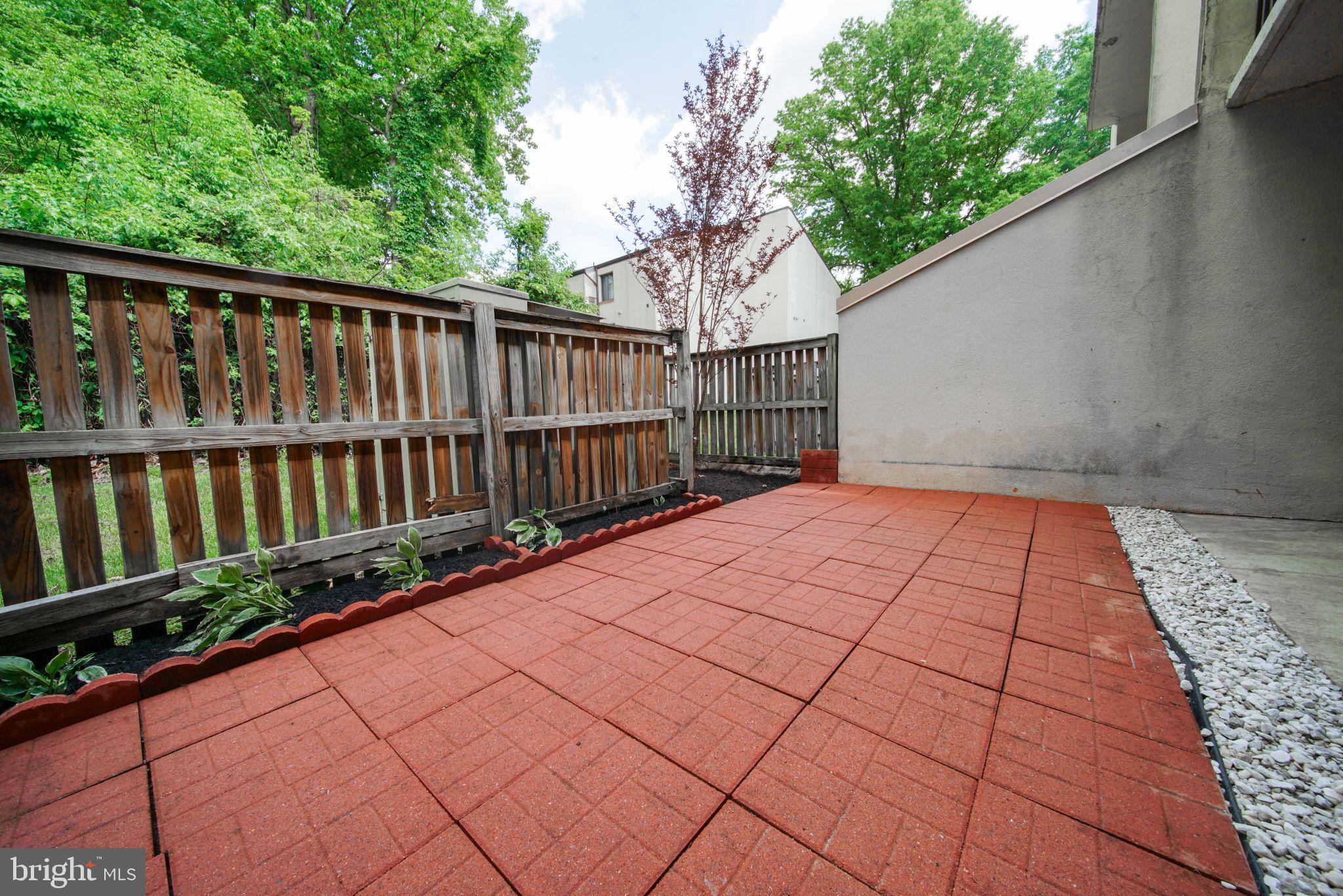 TREETOP CONDO - Residential Lease