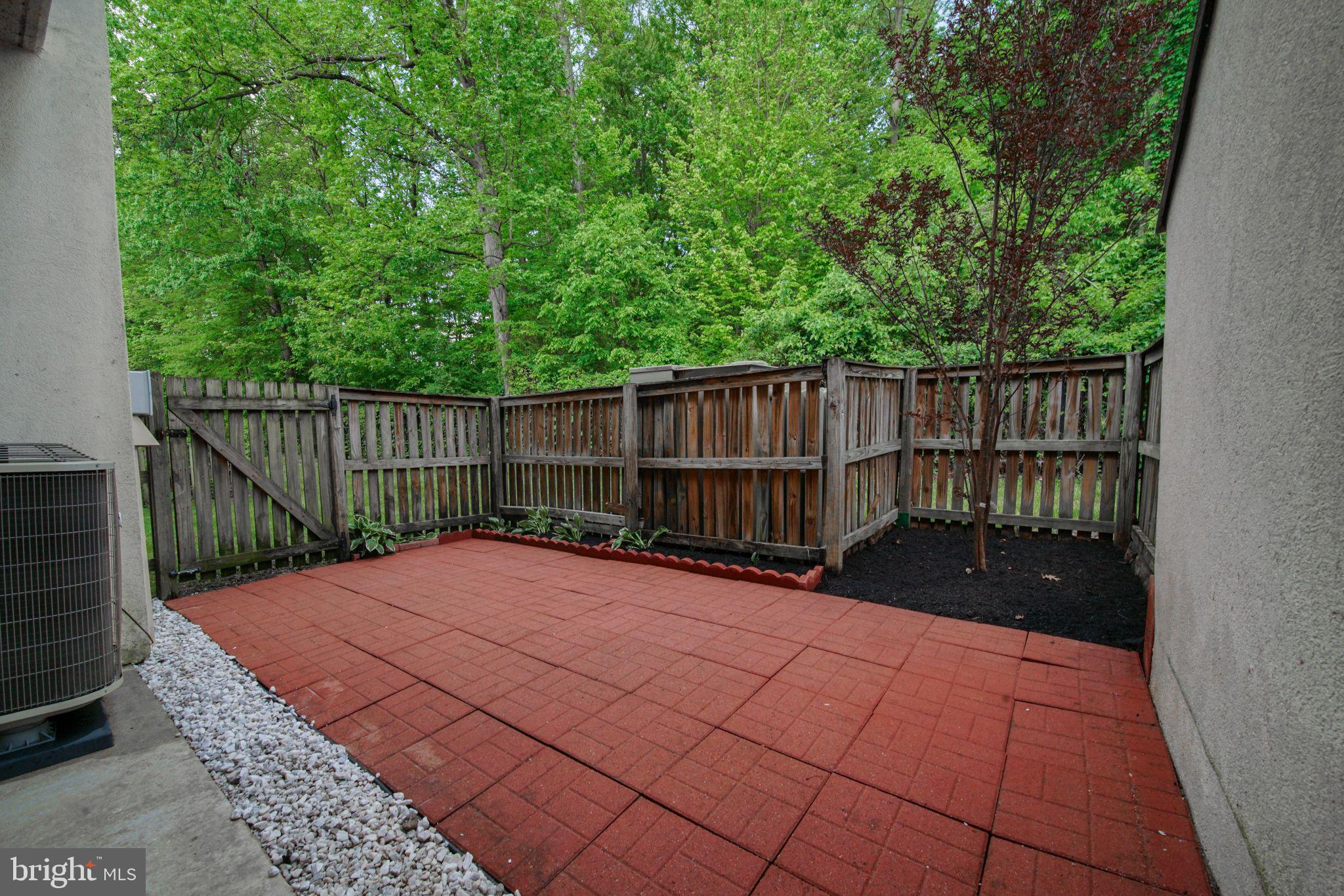 TREETOP CONDO - Residential Lease