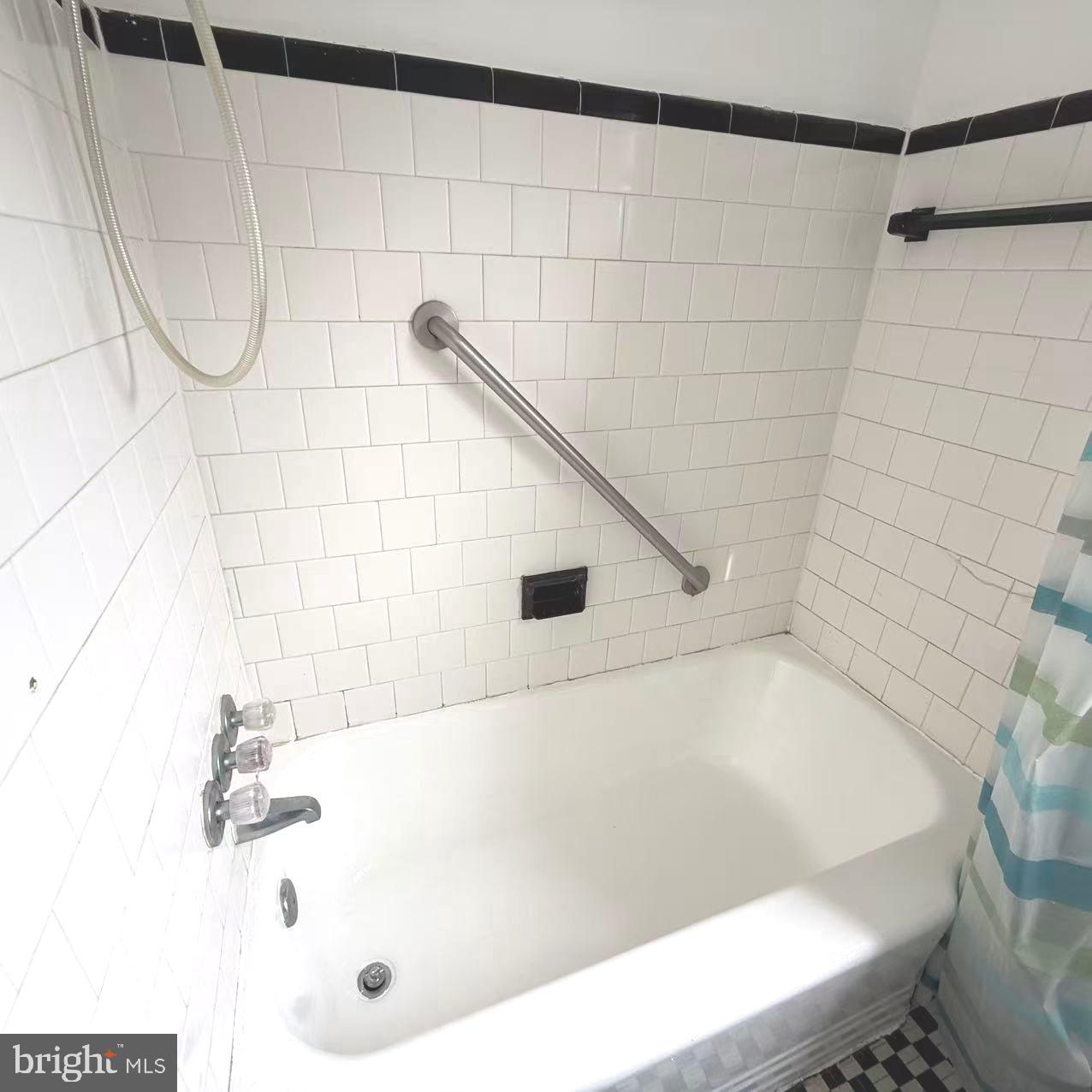 KNETTISHALL - Residential Lease