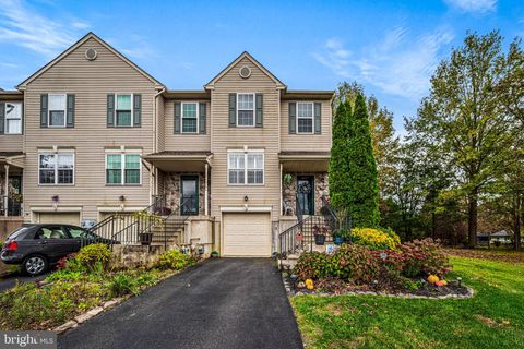 156 STRAWBERRY LANE PERKASIE PA 18944