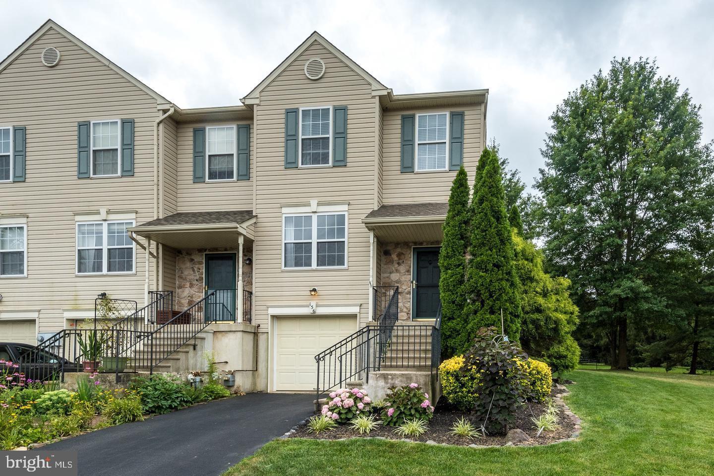 156 STRAWBERRY LANE
