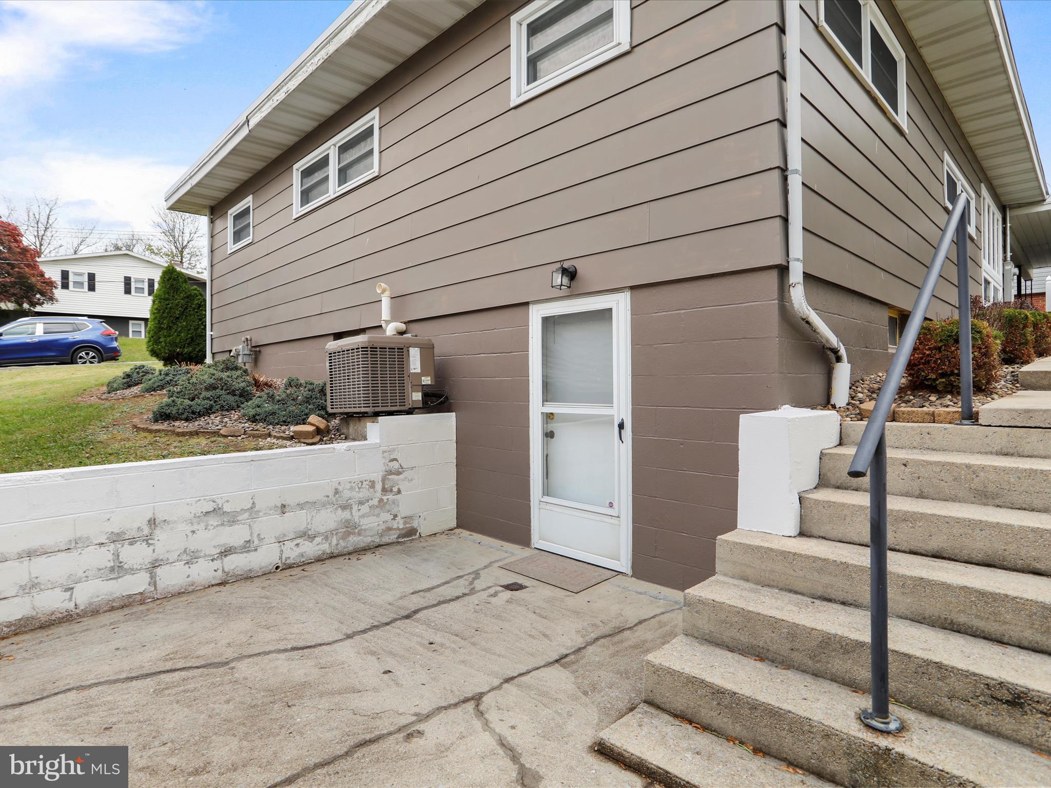 HAWTHORNE HEIGHTS - Residential