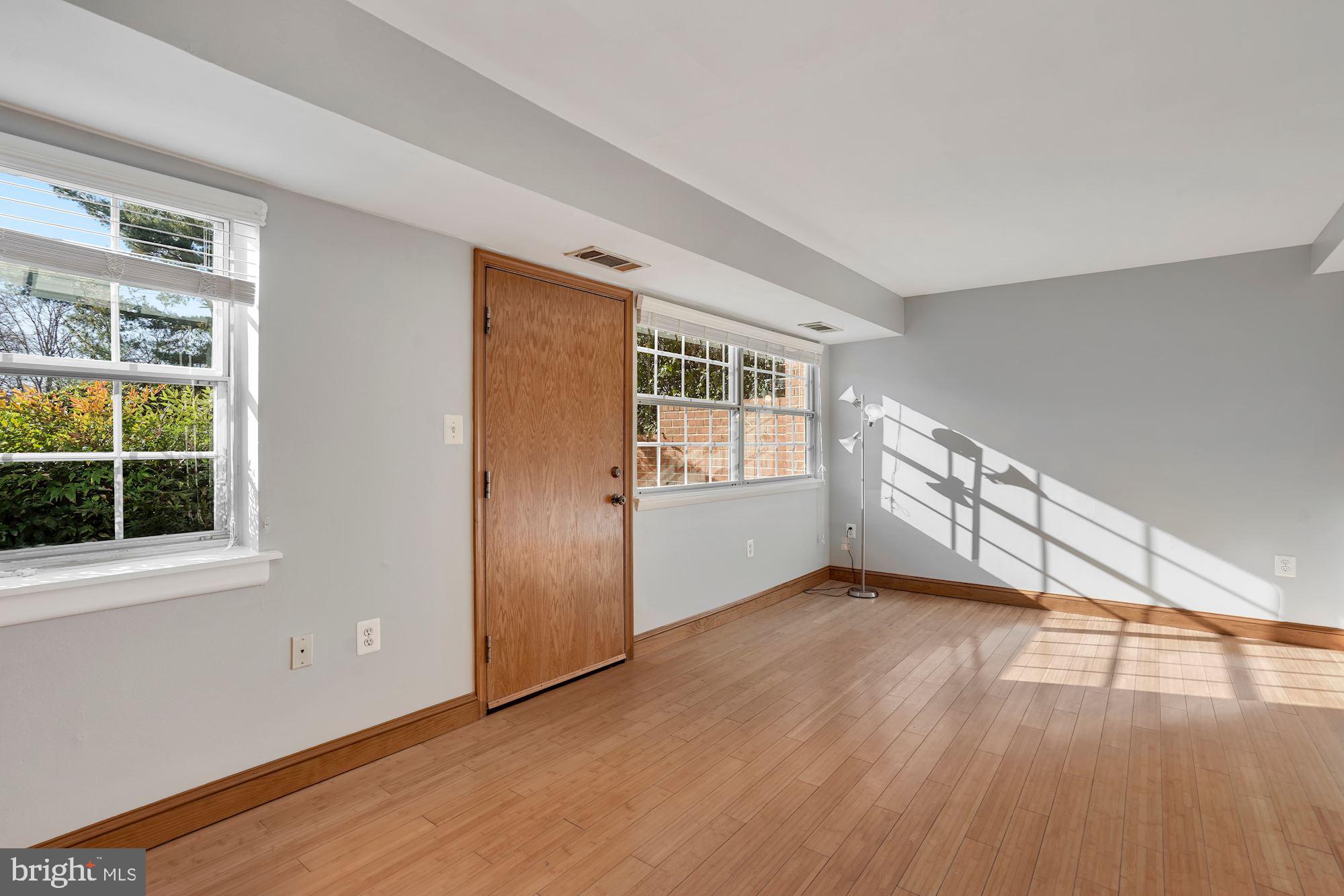 MC LEAN CHASE - Residential