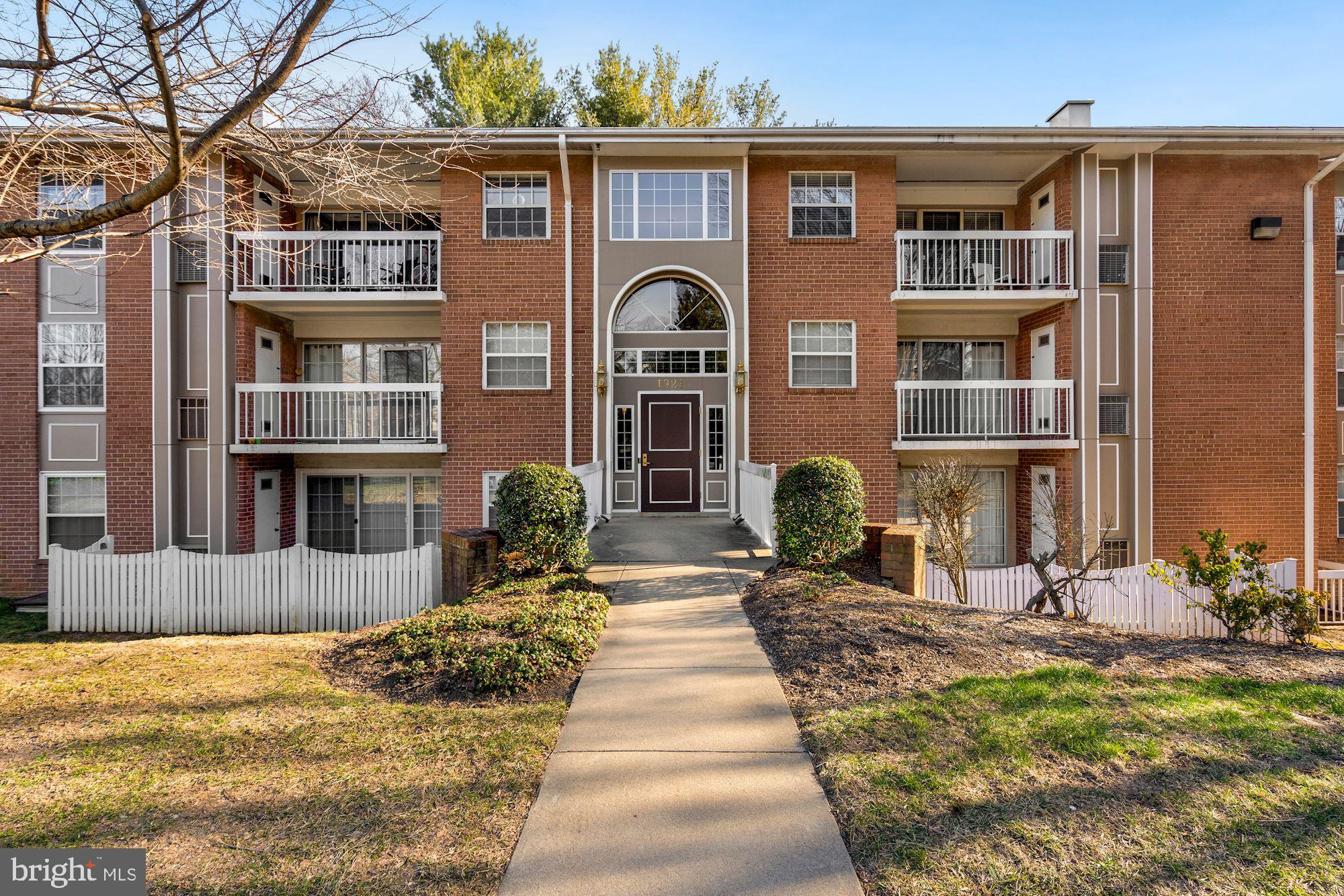 MC LEAN CHASE - Residential