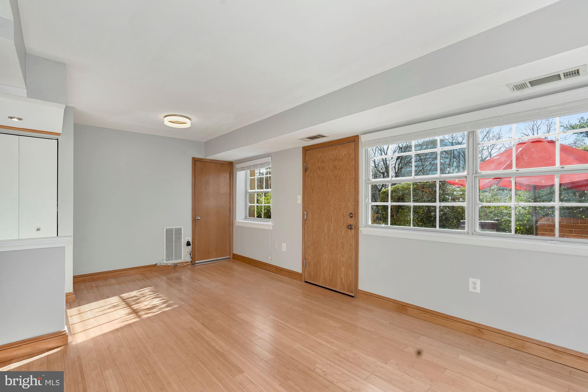 MC LEAN CHASE - Residential