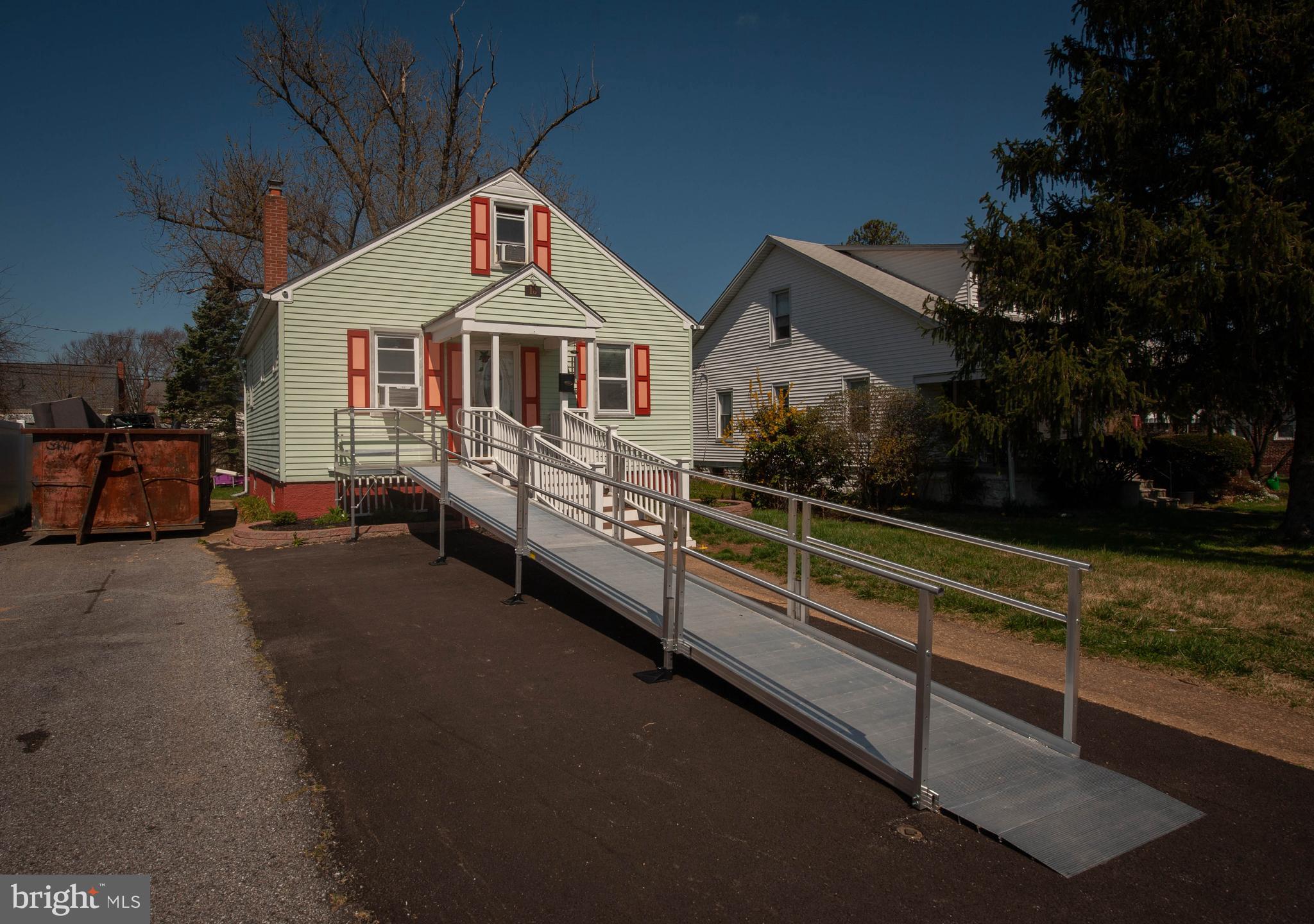 CROMWELL MANOR - Residential