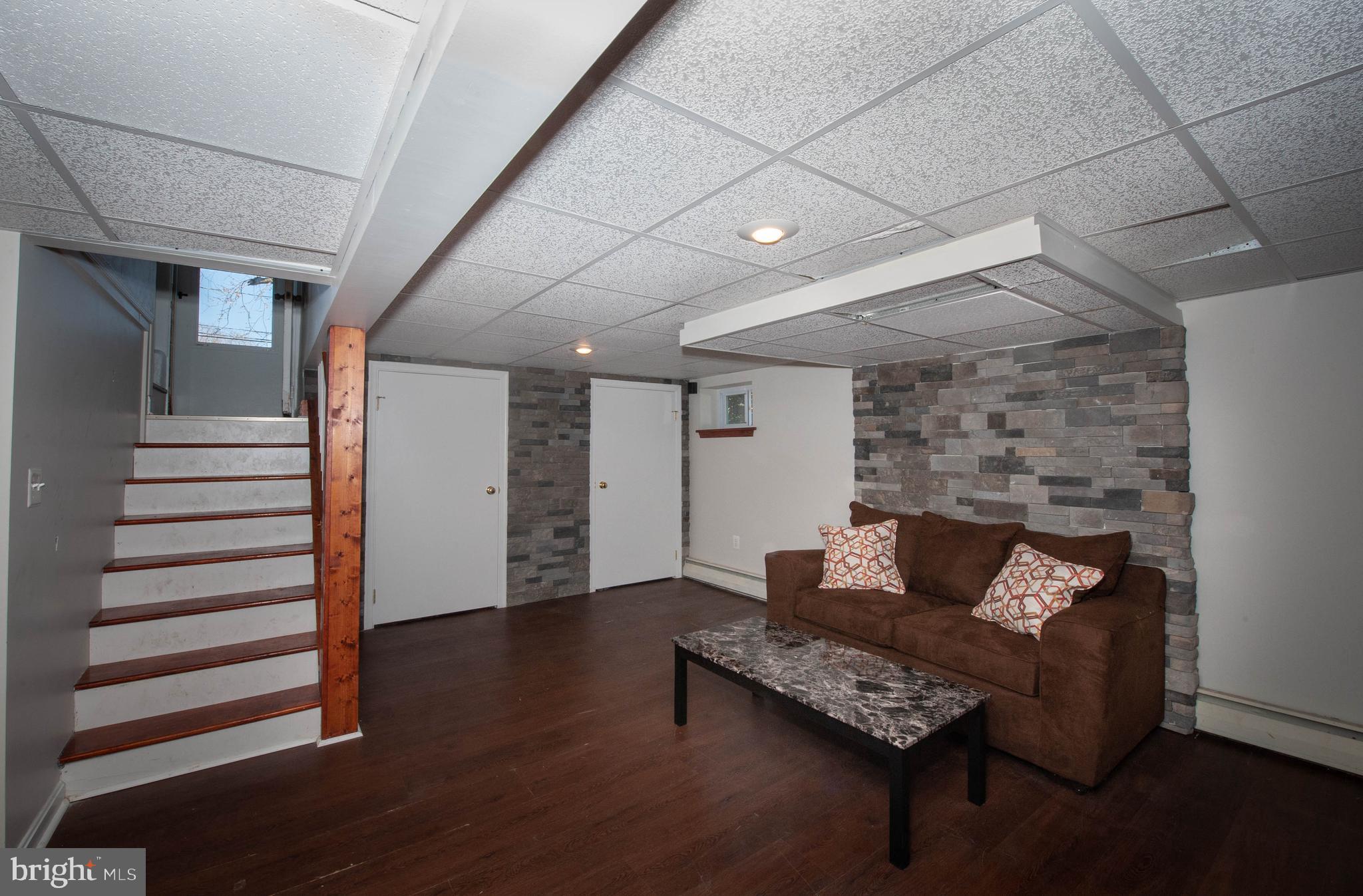 CROMWELL MANOR - Residential