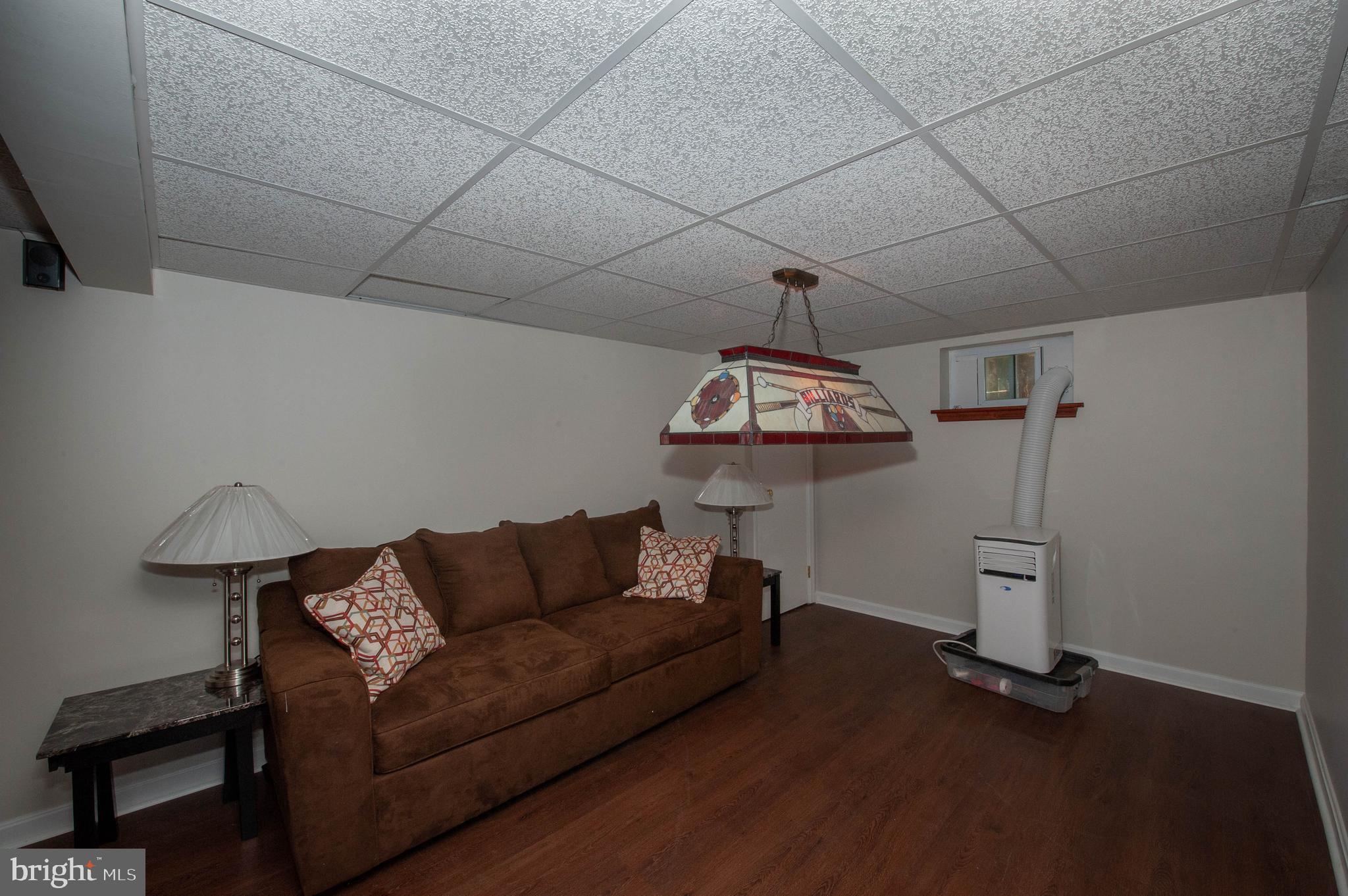 CROMWELL MANOR - Residential