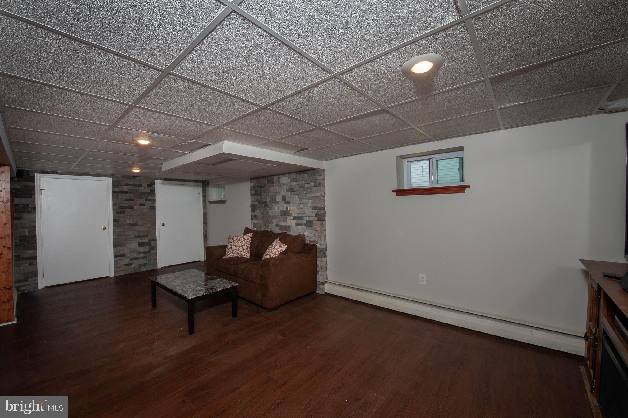 CROMWELL MANOR - Residential